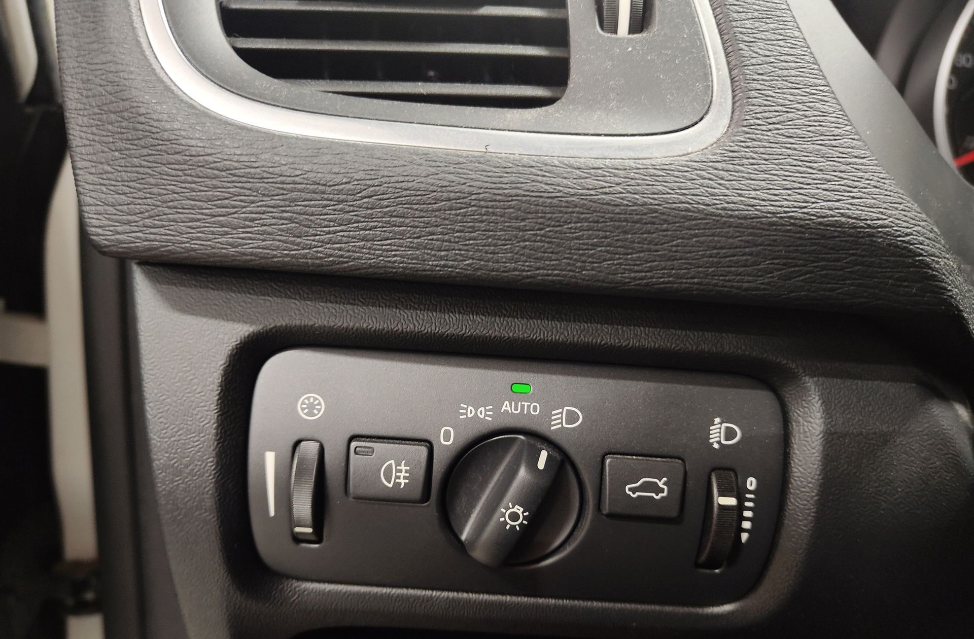 Volvo V40 D2 Kinetic - foto 23