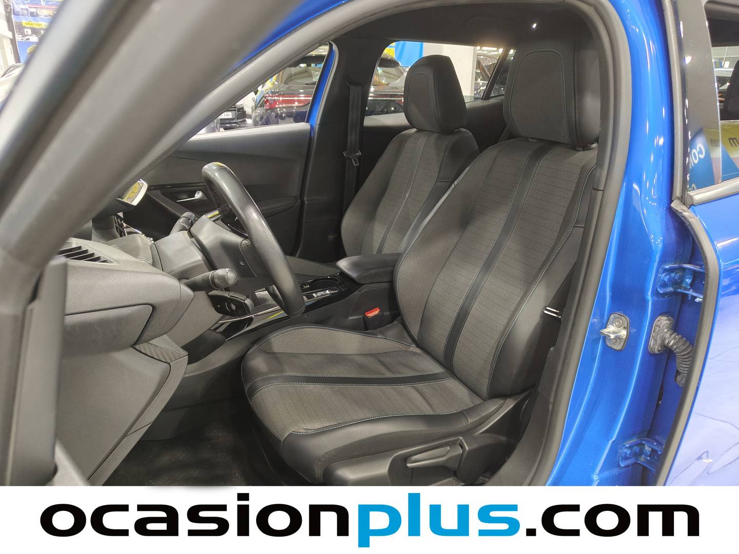 Foto asientos delanteros Peugeot 2008 Peugeot 2008 PureTech 100 S&S Allure (100 CV)