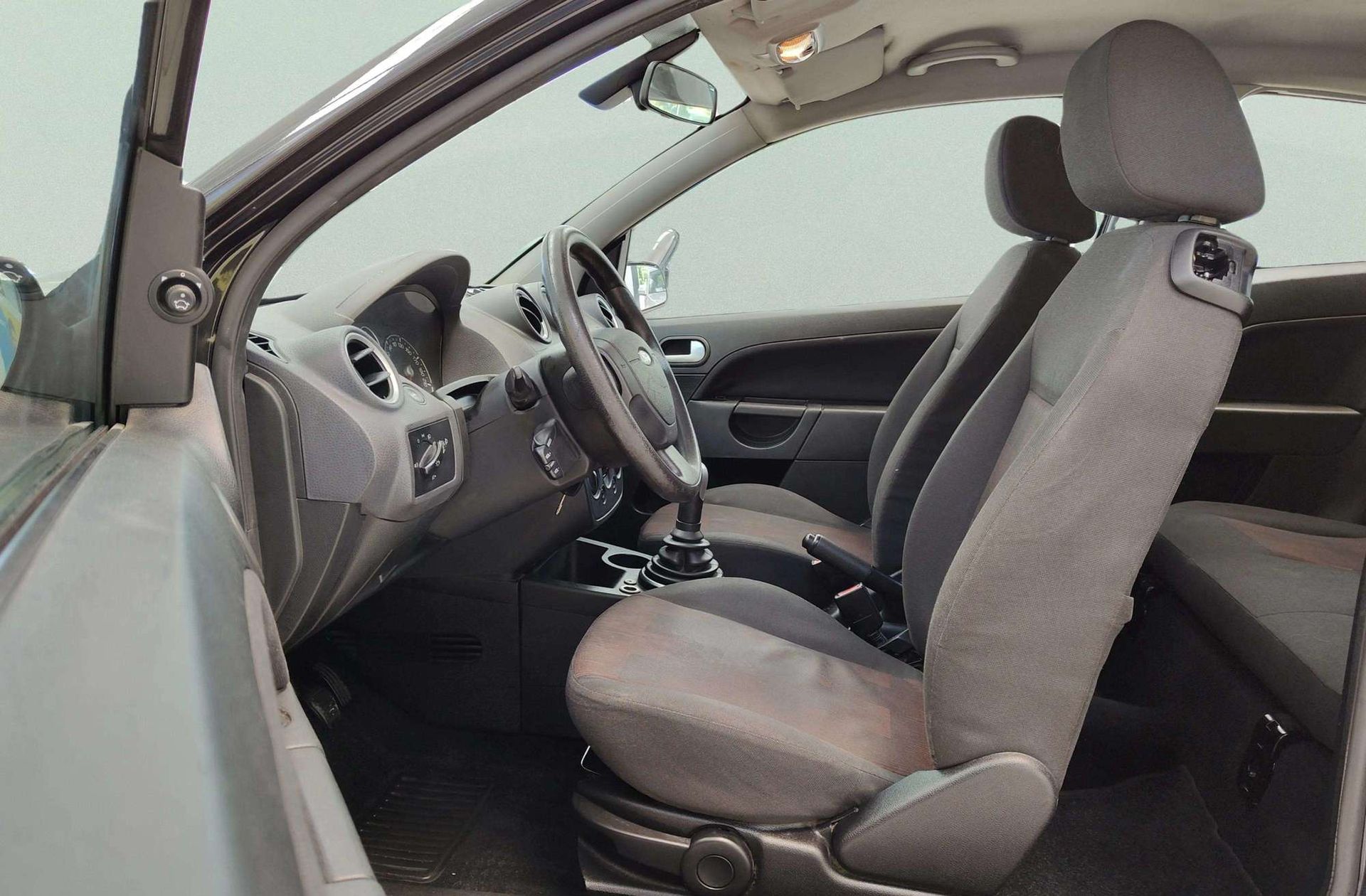 Ford Fiesta 1.6 TDCi Coupé Trend - foto 7