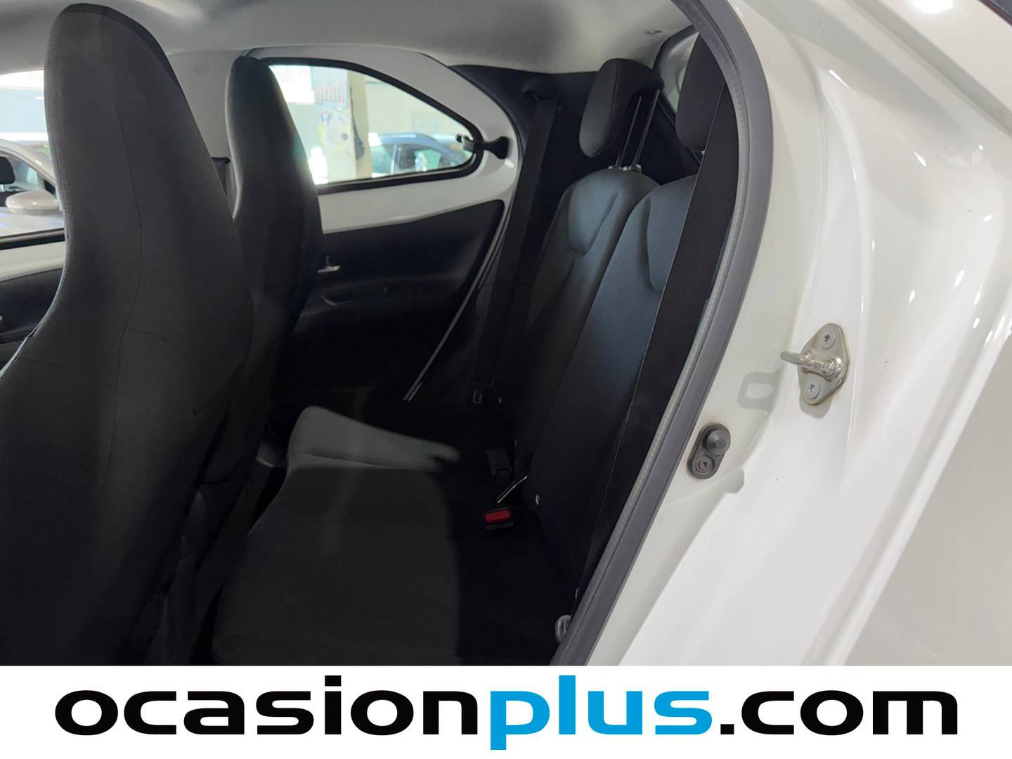 Foto asientos traseros Toyota Aygo X Cross Toyota Aygo X Cross 1.0 VVT-I Play (72 CV)