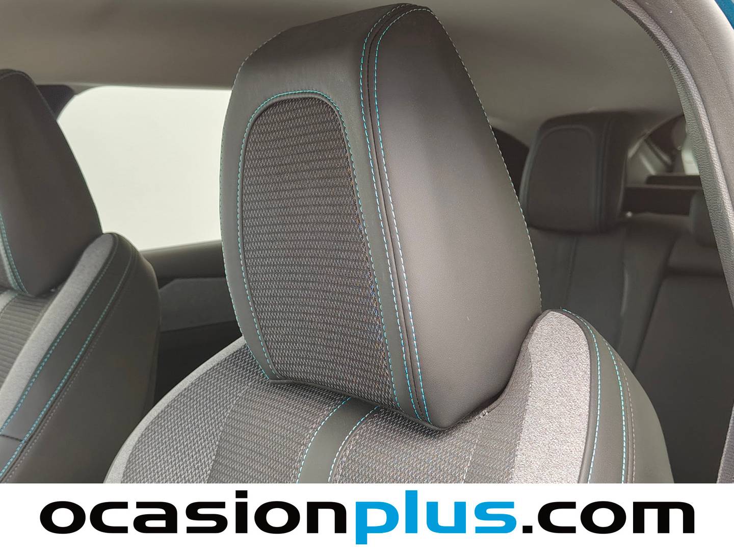 Extras y acabados del Peugeot 408 Peugeot 408 Allure Hybrid eDCS6 (136 CV)