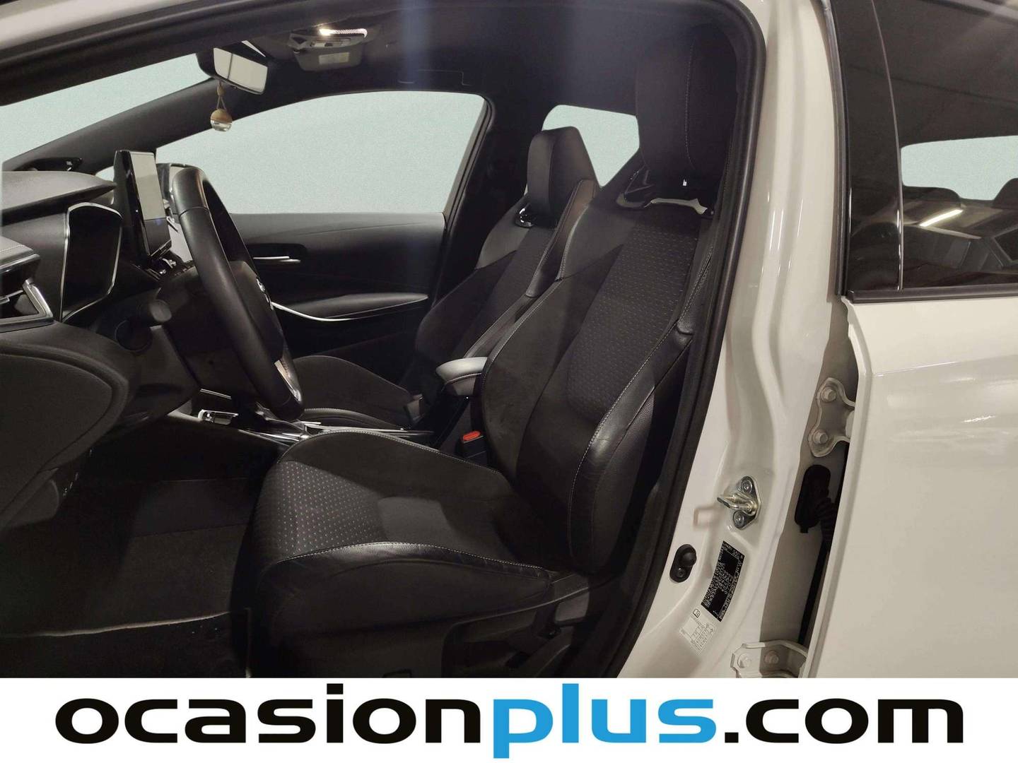 Foto asientos delanteros Toyota Corolla Toyota Corolla 140H Style Edition (140 CV)