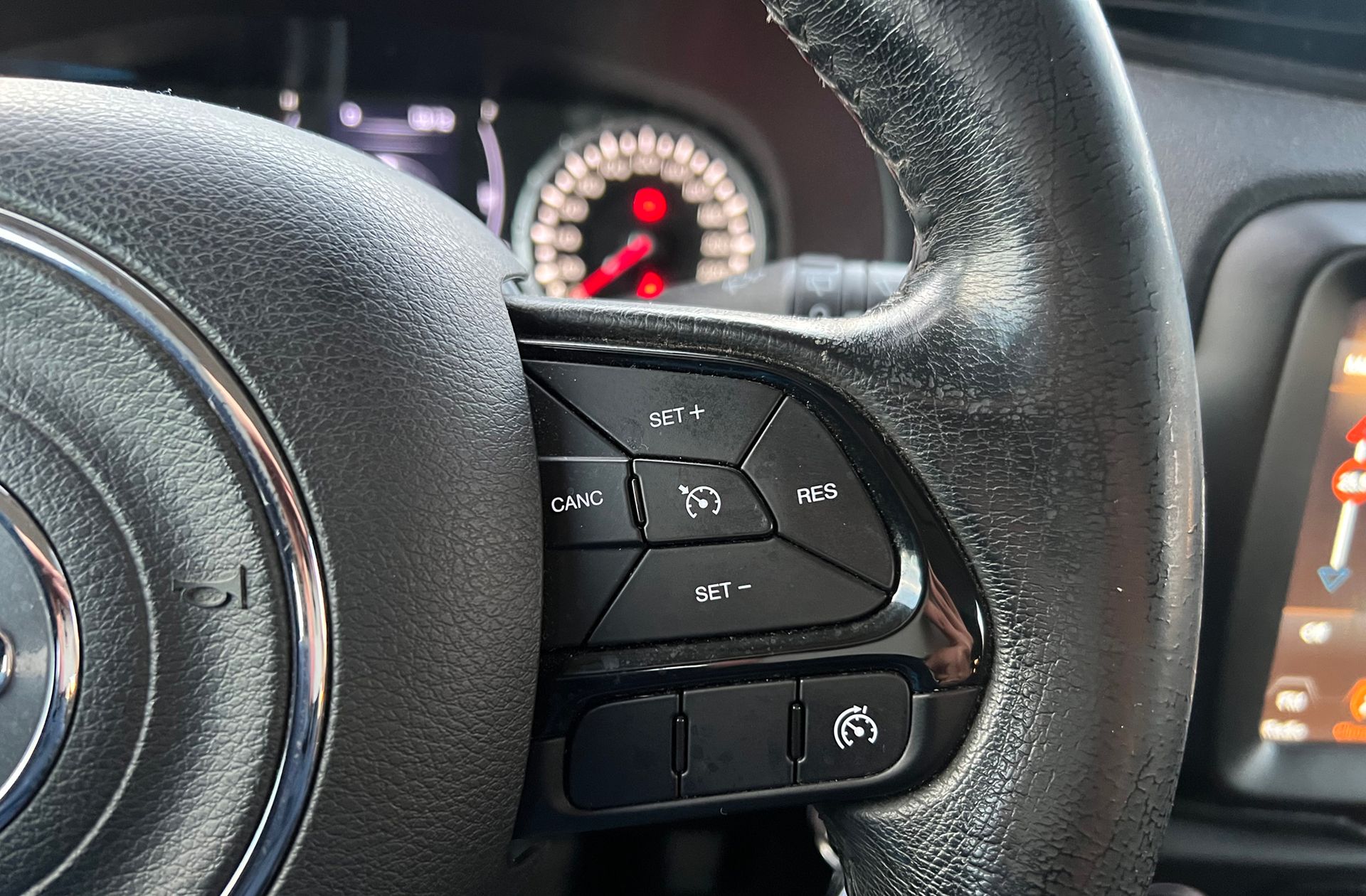 Jeep Renegade 2.0 MultiJet Night Eagle 4x4 - foto 23