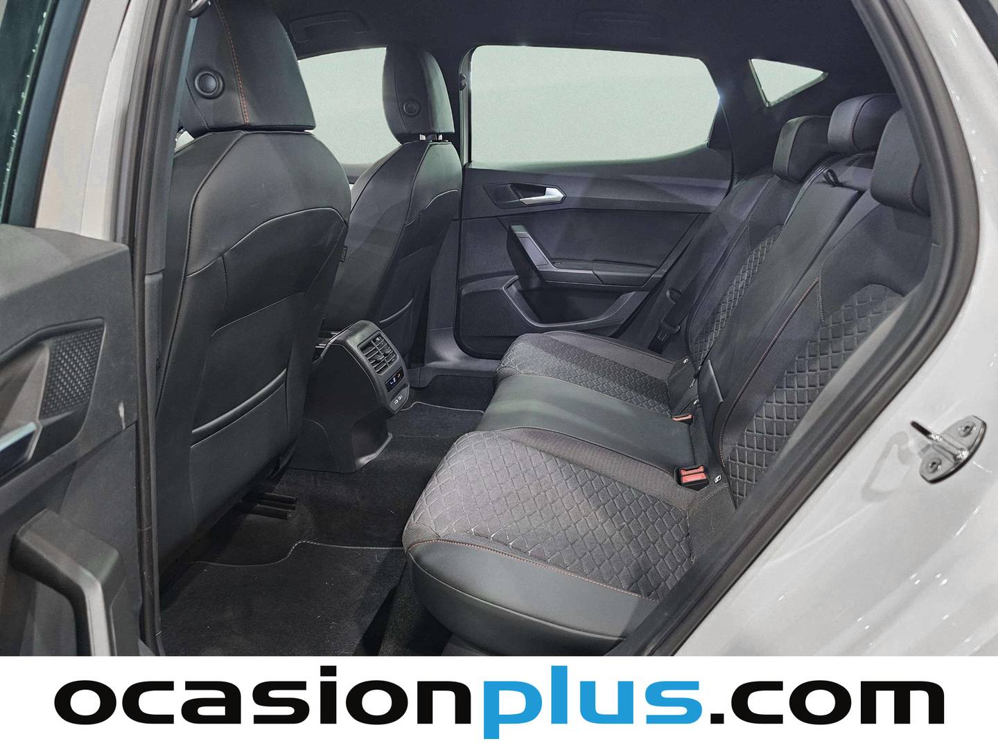 Foto asientos traseros Seat León Seat León 1.5 eTSI S&S FR Special Edition Vision DSG (150 CV)