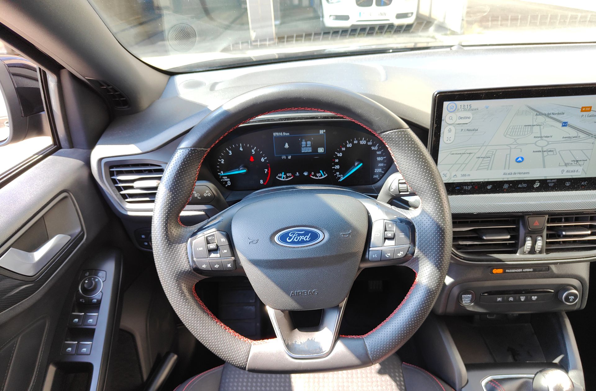 Ford Focus 1.0 EcoBoost MHEV ST-Line - foto 27