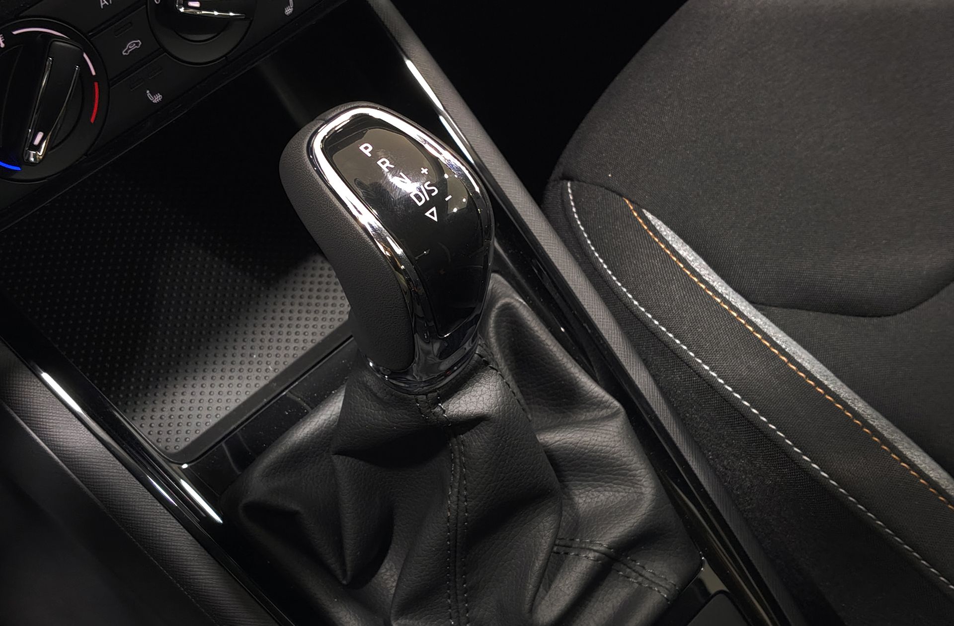 Škoda Kamiq 1.0 TSI Selection DSG - foto 5
