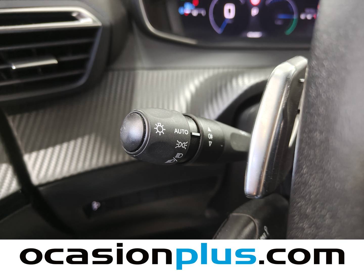 Foto Peugeot 2008 Peugeot 2008 Allure Hybrid eDCS6 (136 CV)