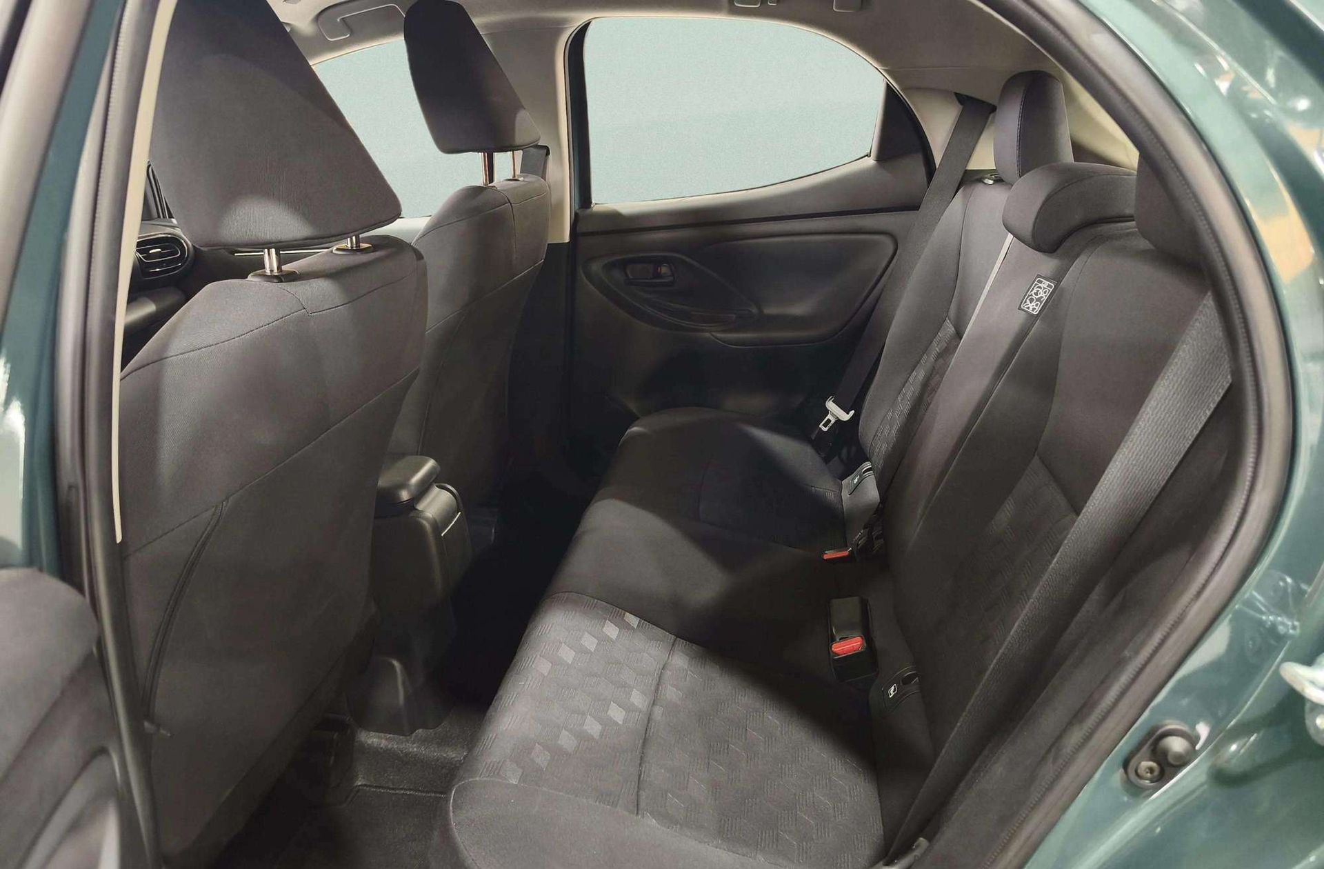 Toyota Yaris 120H Active Plus - foto 12