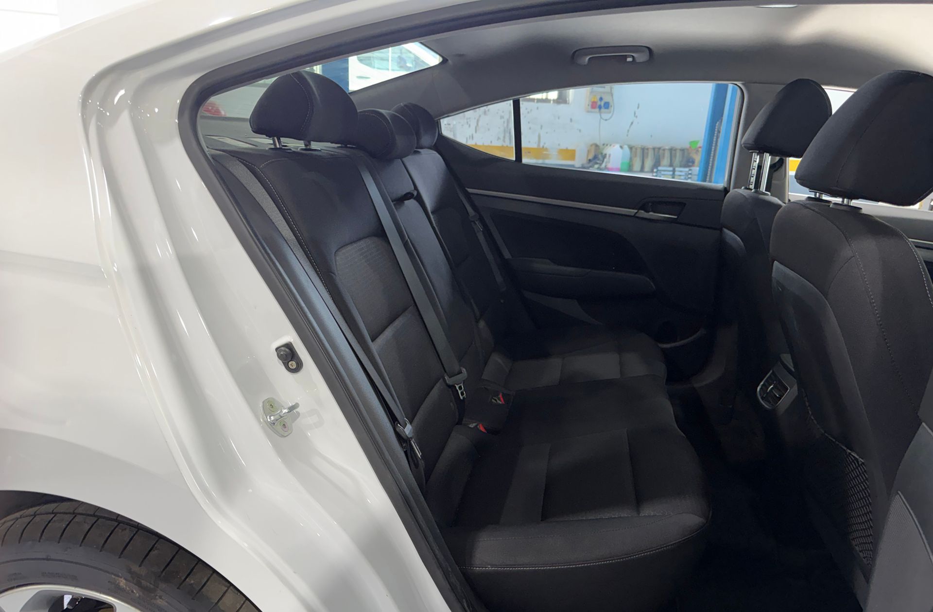 Hyundai Elantra 1.6 CRDi Tecno - foto 18