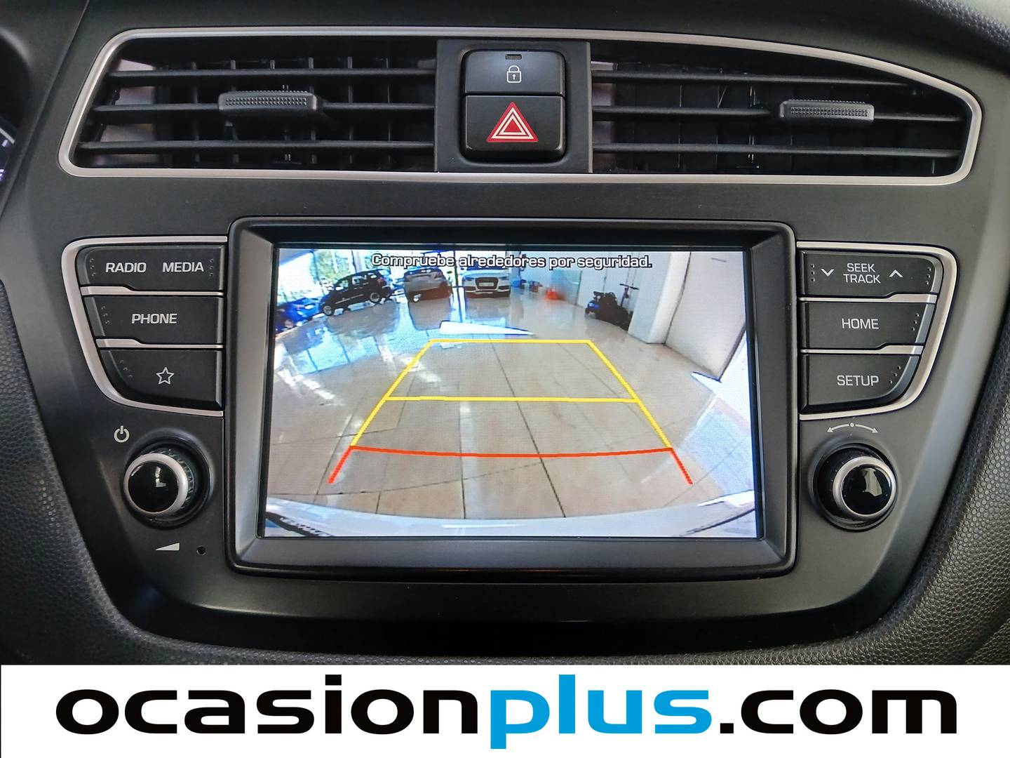 Equipamiento del Hyundai i20 Hyundai i20 1.2 MPI Essence LE (75 CV)