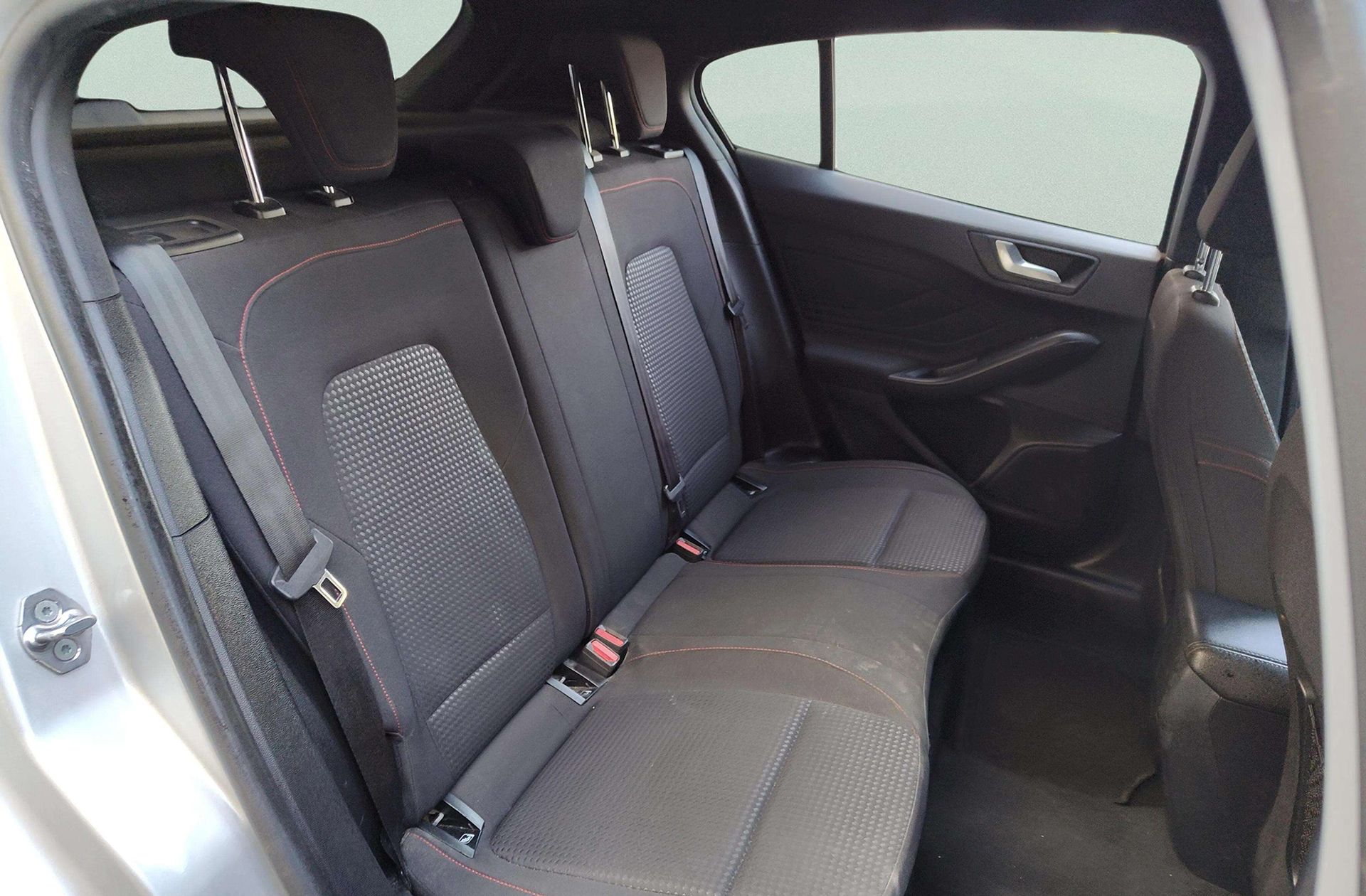 Ford Focus 1.0 EcoBoost ST-Line - foto 19