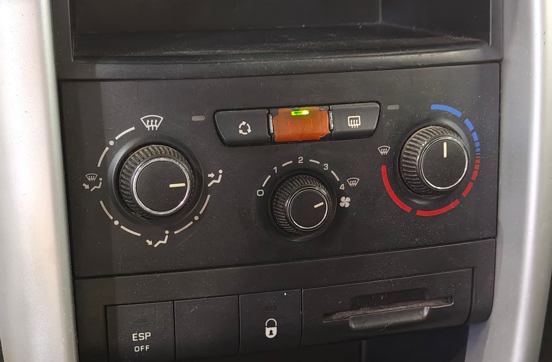 Peugeot 207 1.4 HDi FAP - foto 21