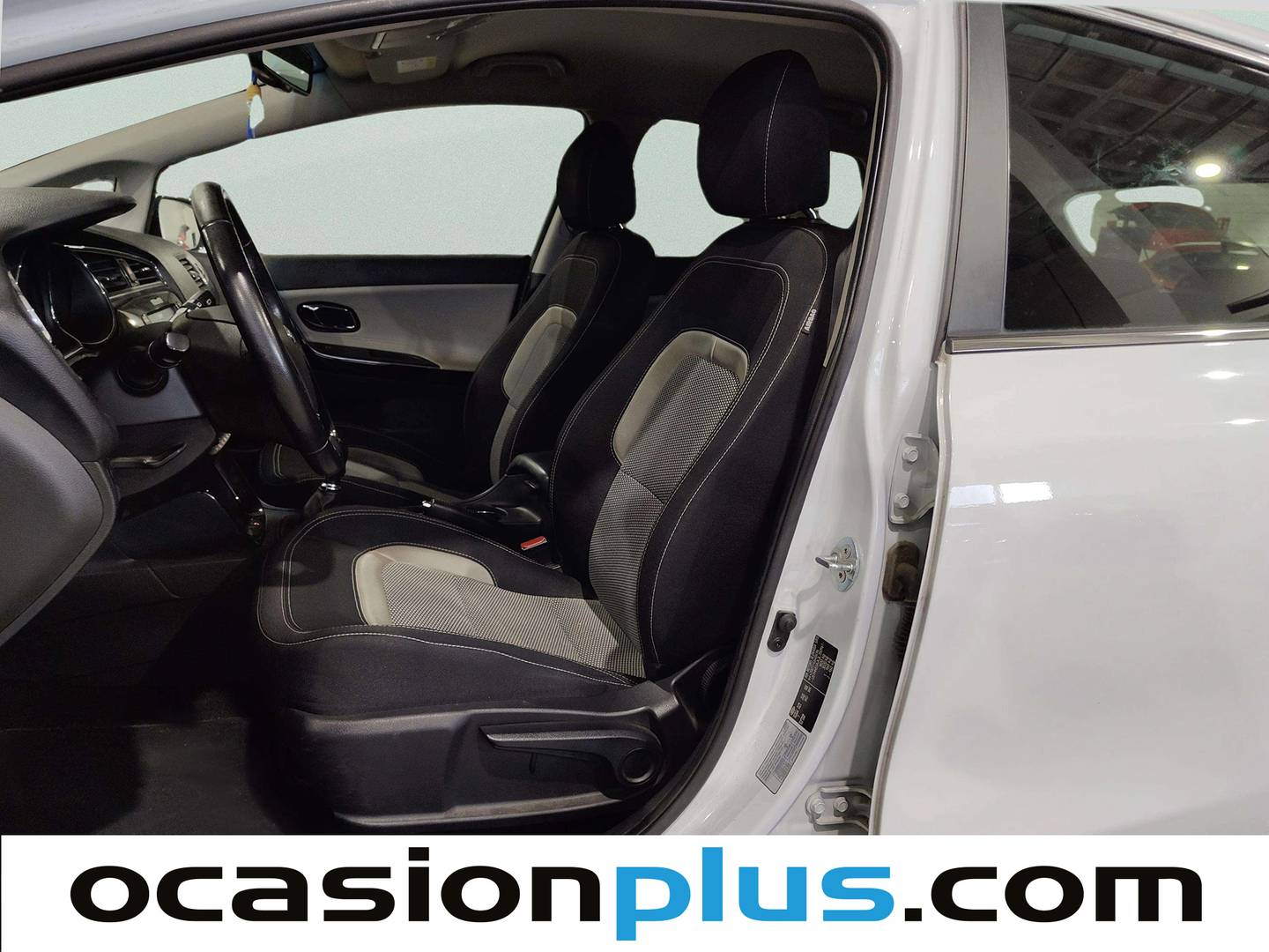 Foto asientos delanteros KIA Ceed KIA Ceed 1.0 T-GDi Eco-Dynamics x-Tech17 (120 CV)