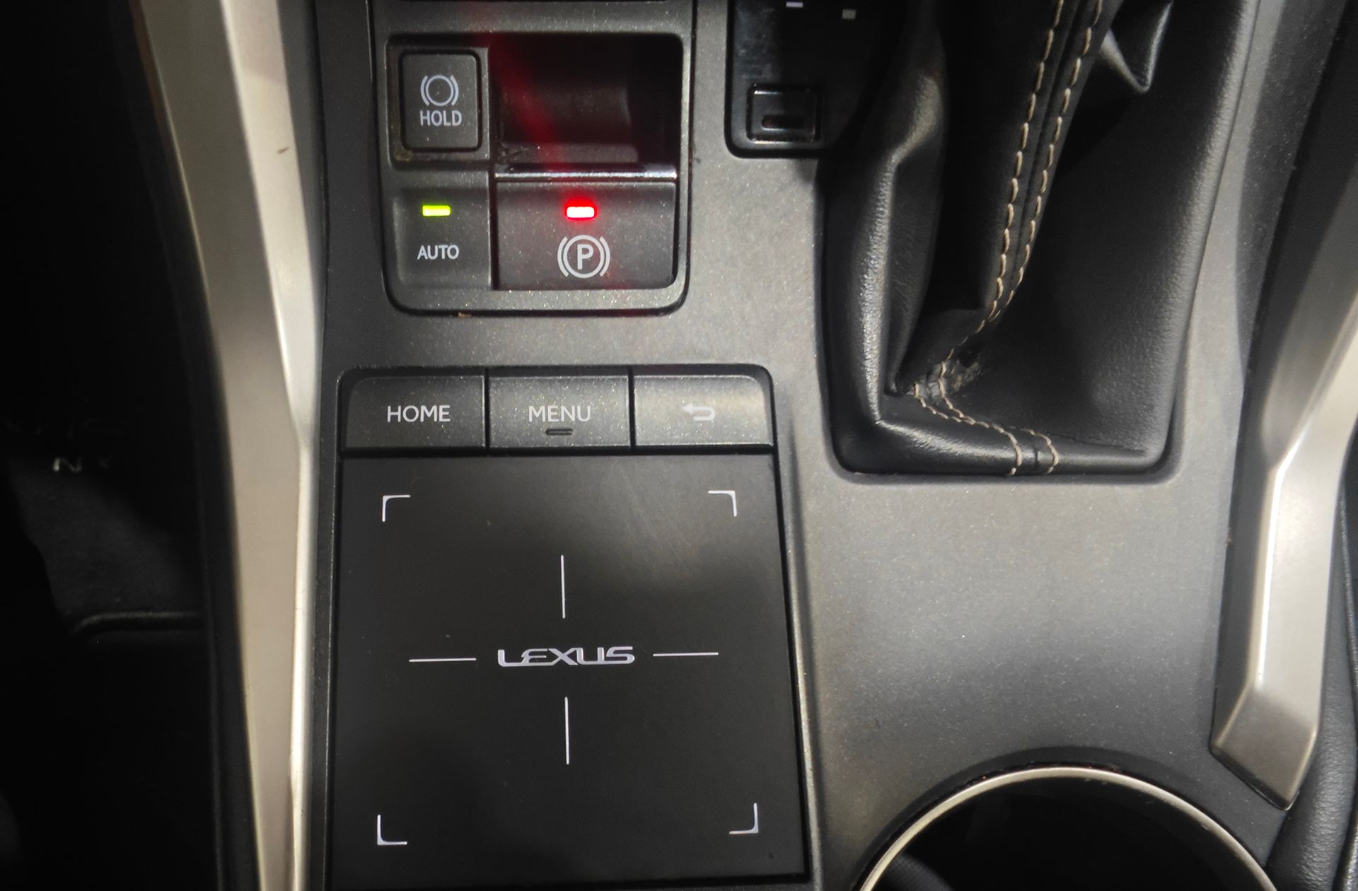 Lexus NX 300h Business 2WD - foto 28