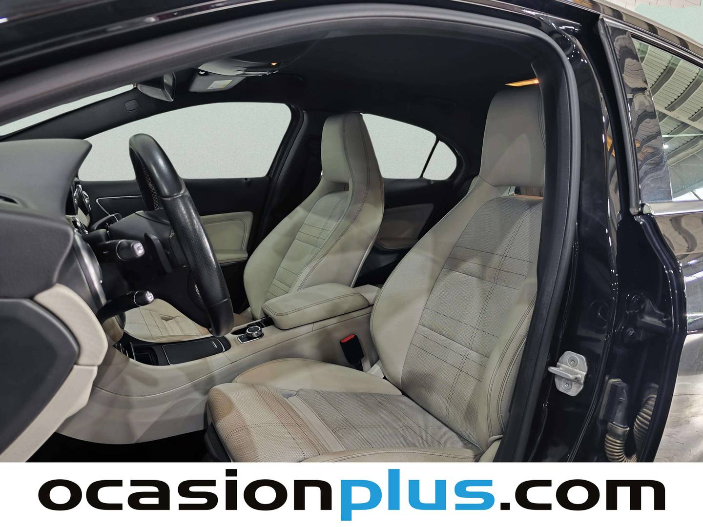 Foto asientos delanteros Mercedes Clase A Mercedes-Benz Clase A 200 d (136 CV)