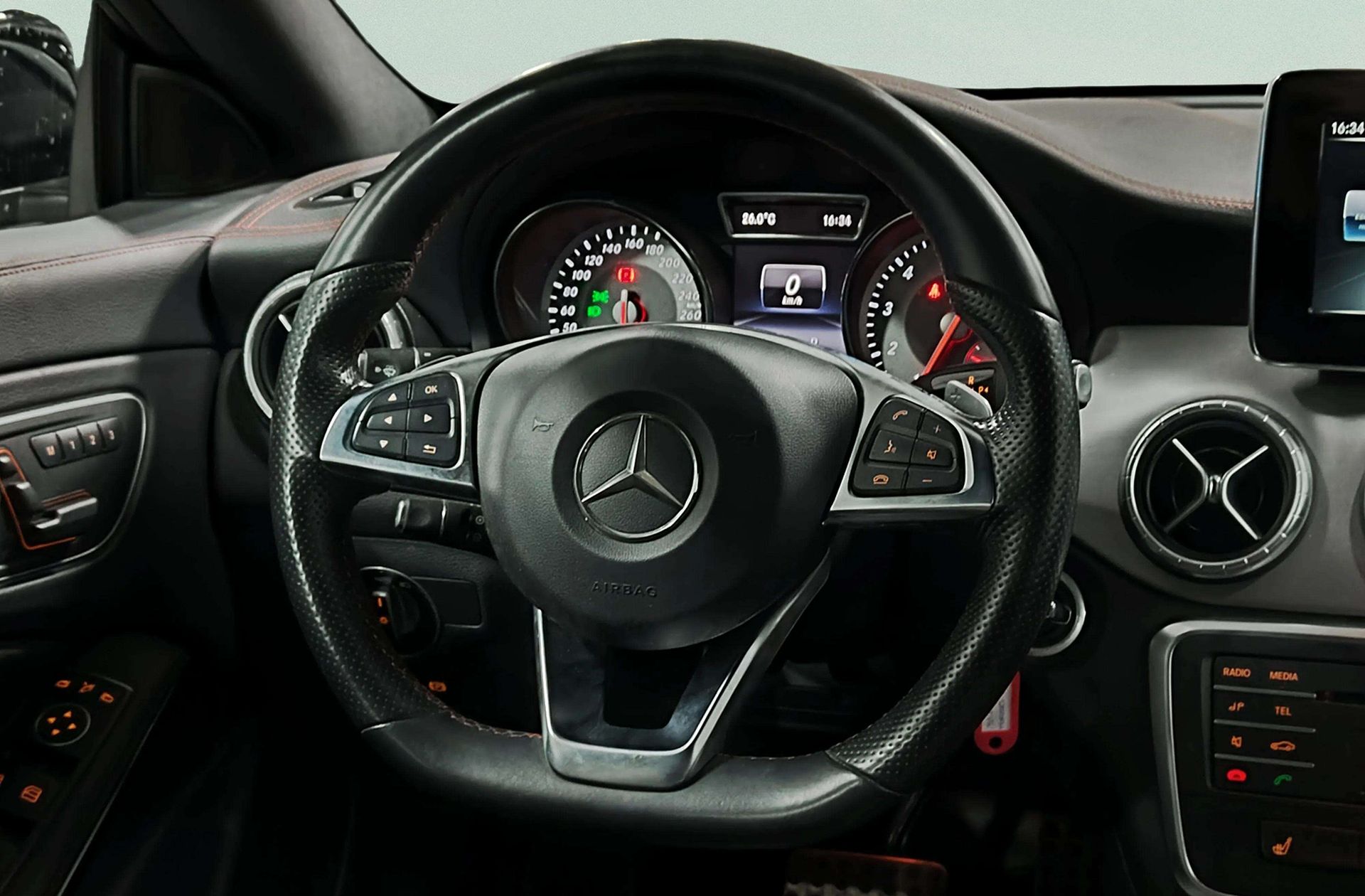 Mercedes-Benz CLA 250 Pack AMG - foto 30