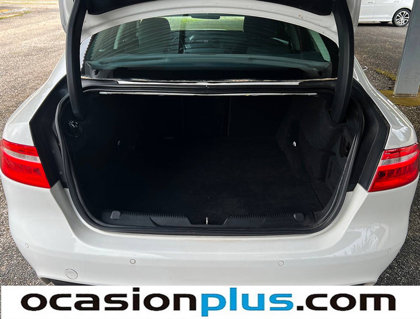 Foto Jaguar XE Jaguar XE 2.0 Diesel XE-Pure RWD (180 CV)