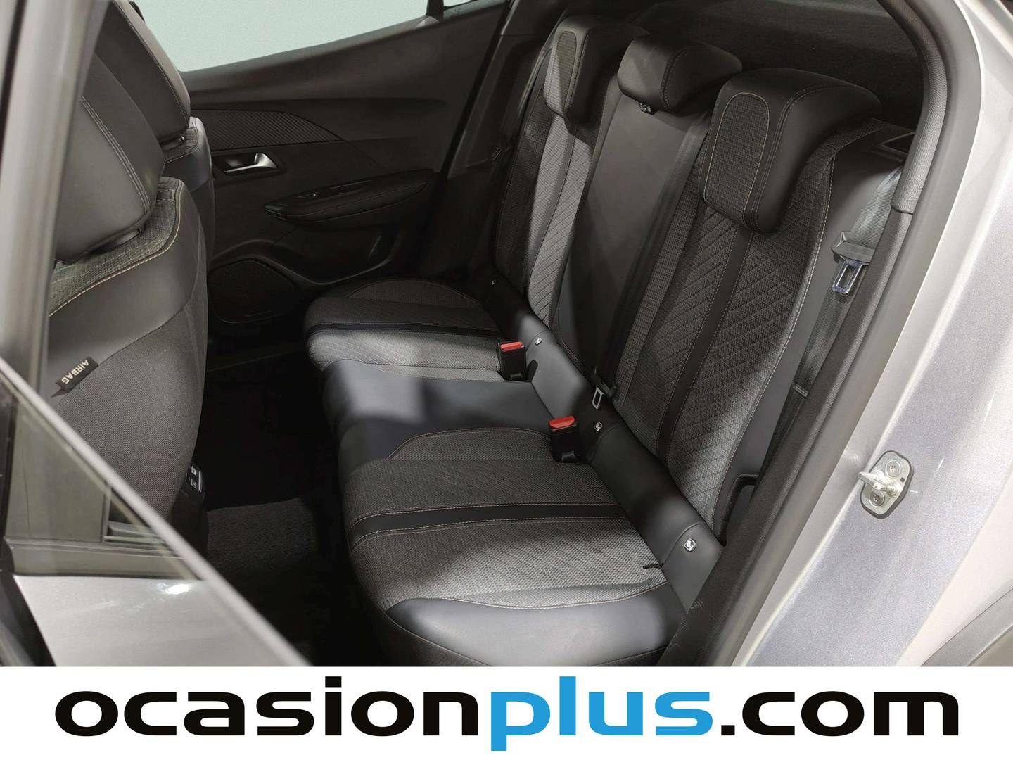 Foto asientos traseros Peugeot 2008 Peugeot 2008 Allure Hybrid eDCS6 (145 CV)