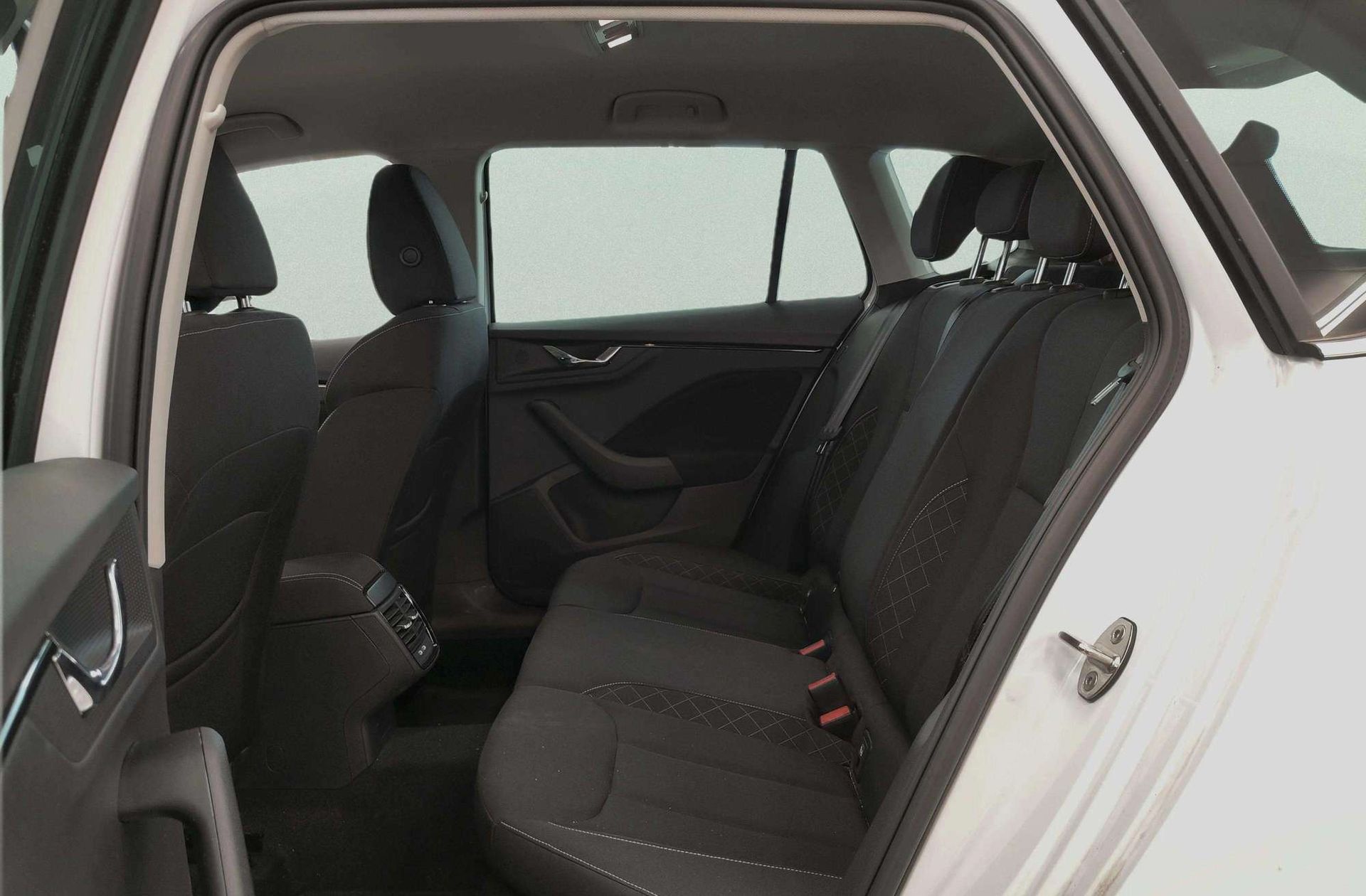 Škoda Kamiq 1.0 TSI Ambition - foto 12