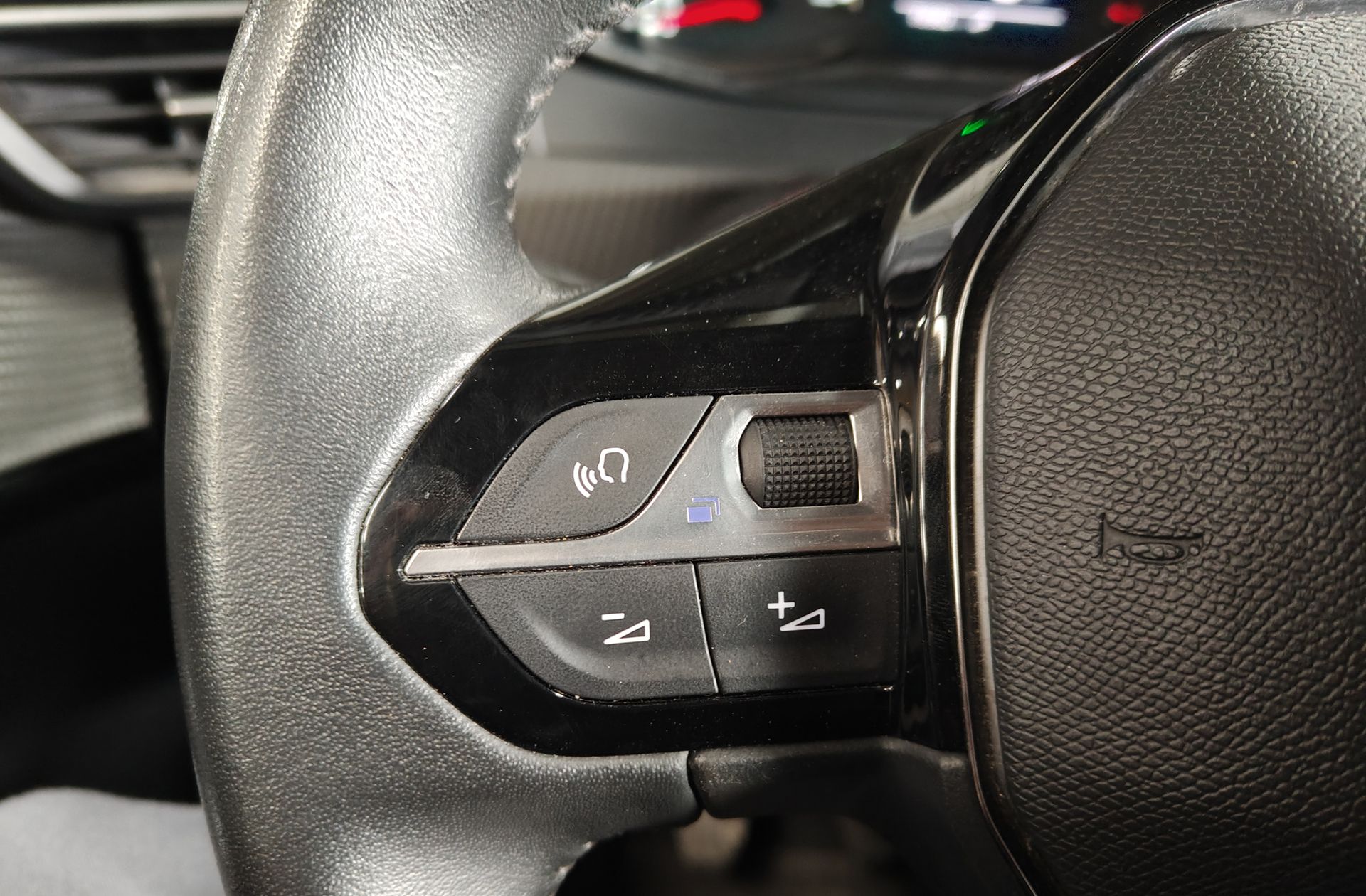 Peugeot 208 PureTech 100 Allure - foto 22