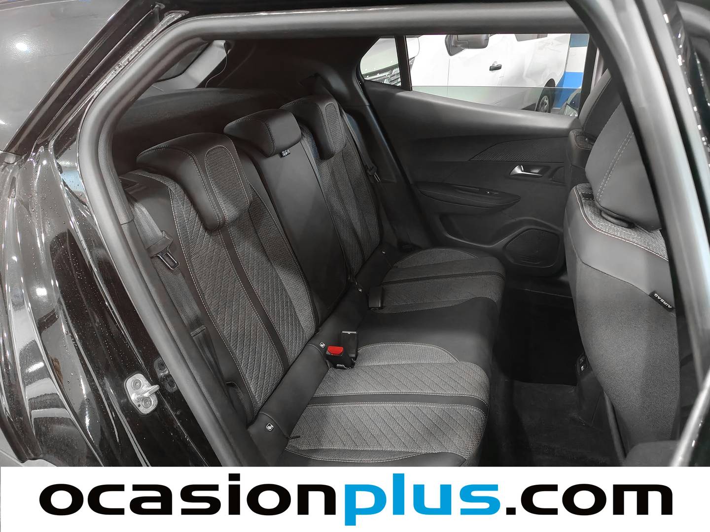 Foto Peugeot 2008 Peugeot 2008 Allure Hybrid eDCS6 (136 CV)