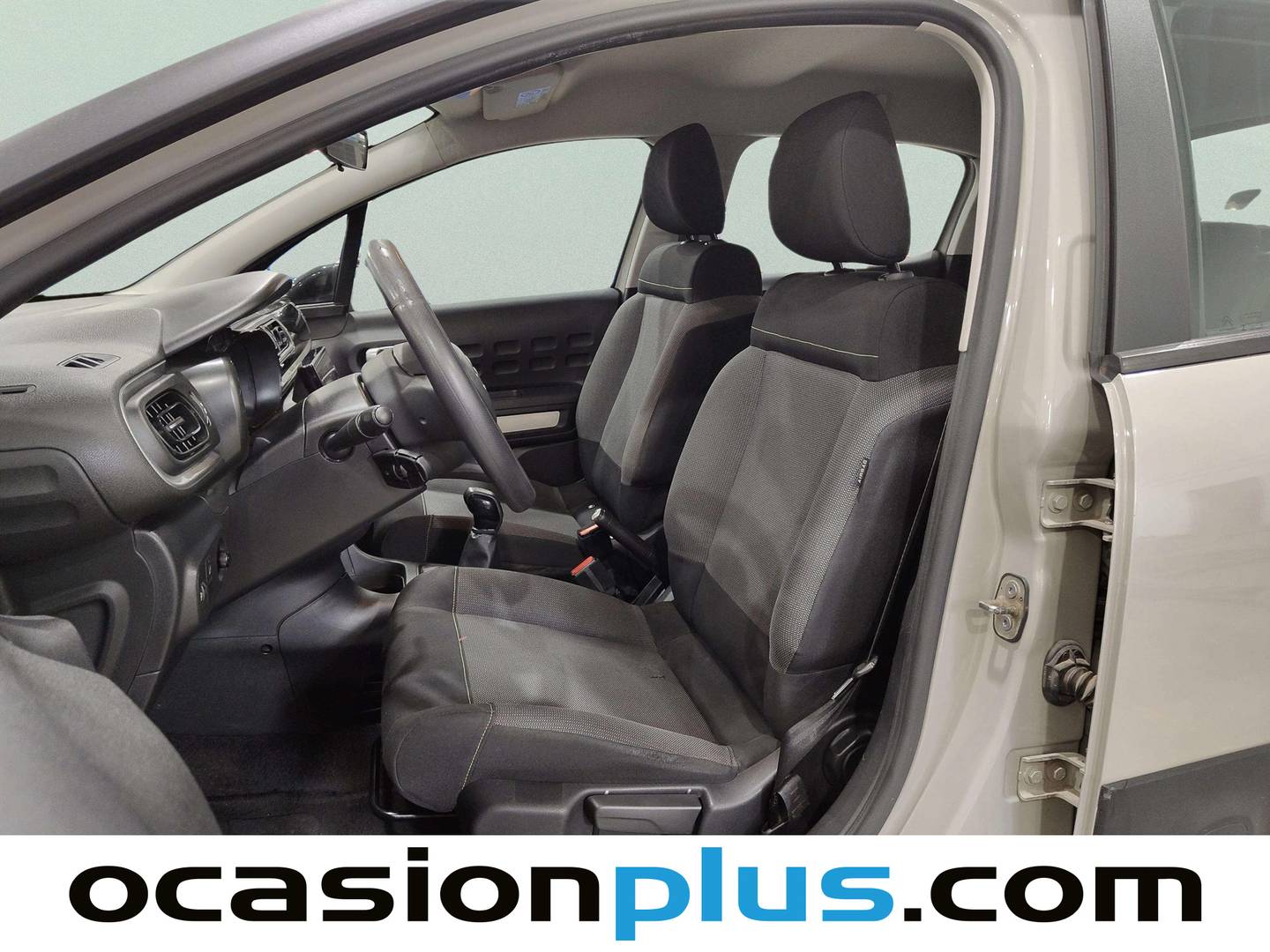 Foto asientos delanteros Citroën C3 Citroën C3 PureTech 82 Feel (82 CV)