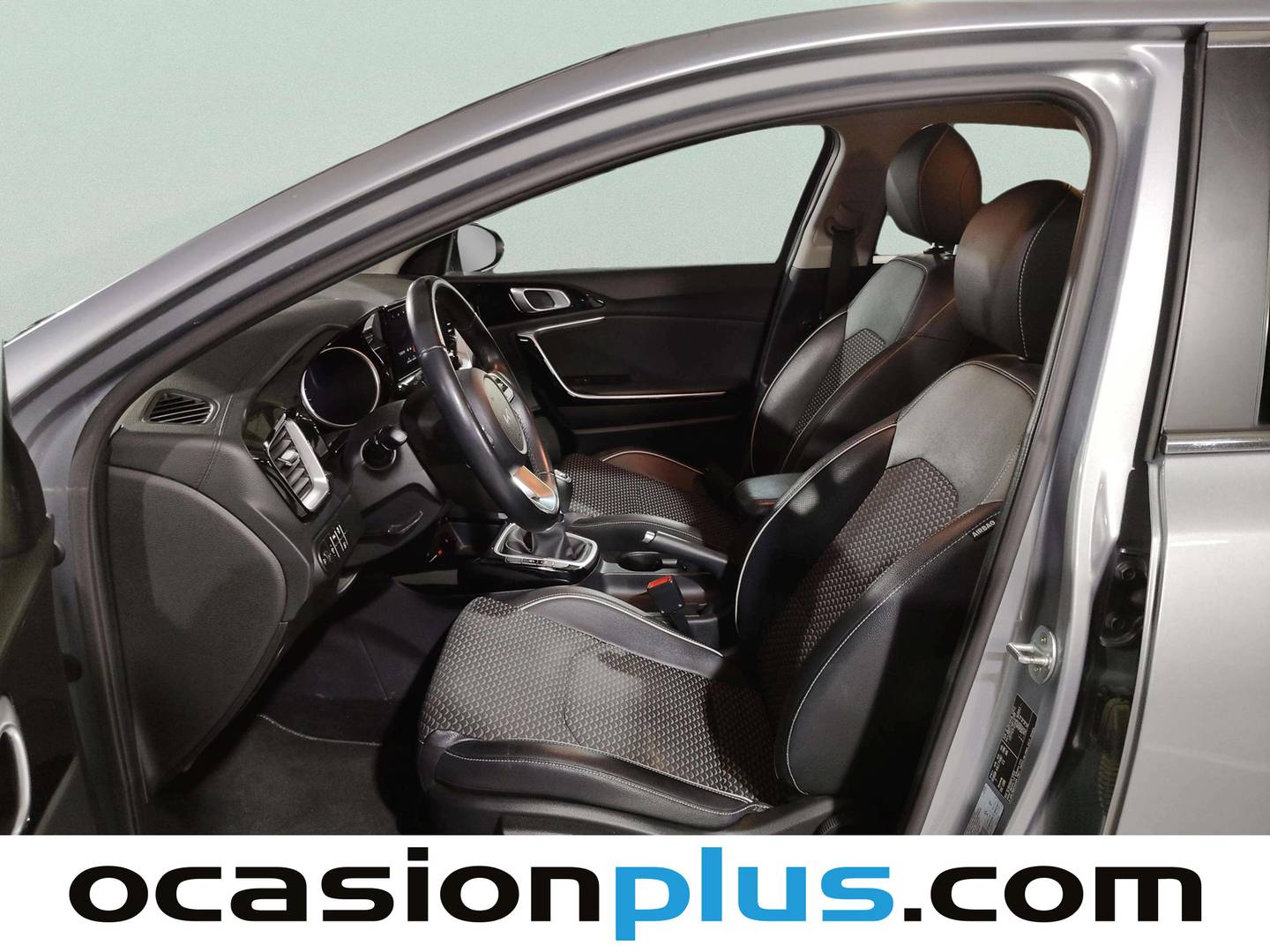Foto asientos delanteros KIA Ceed KIA Ceed 1.0 T-GDi Tech (120 CV)