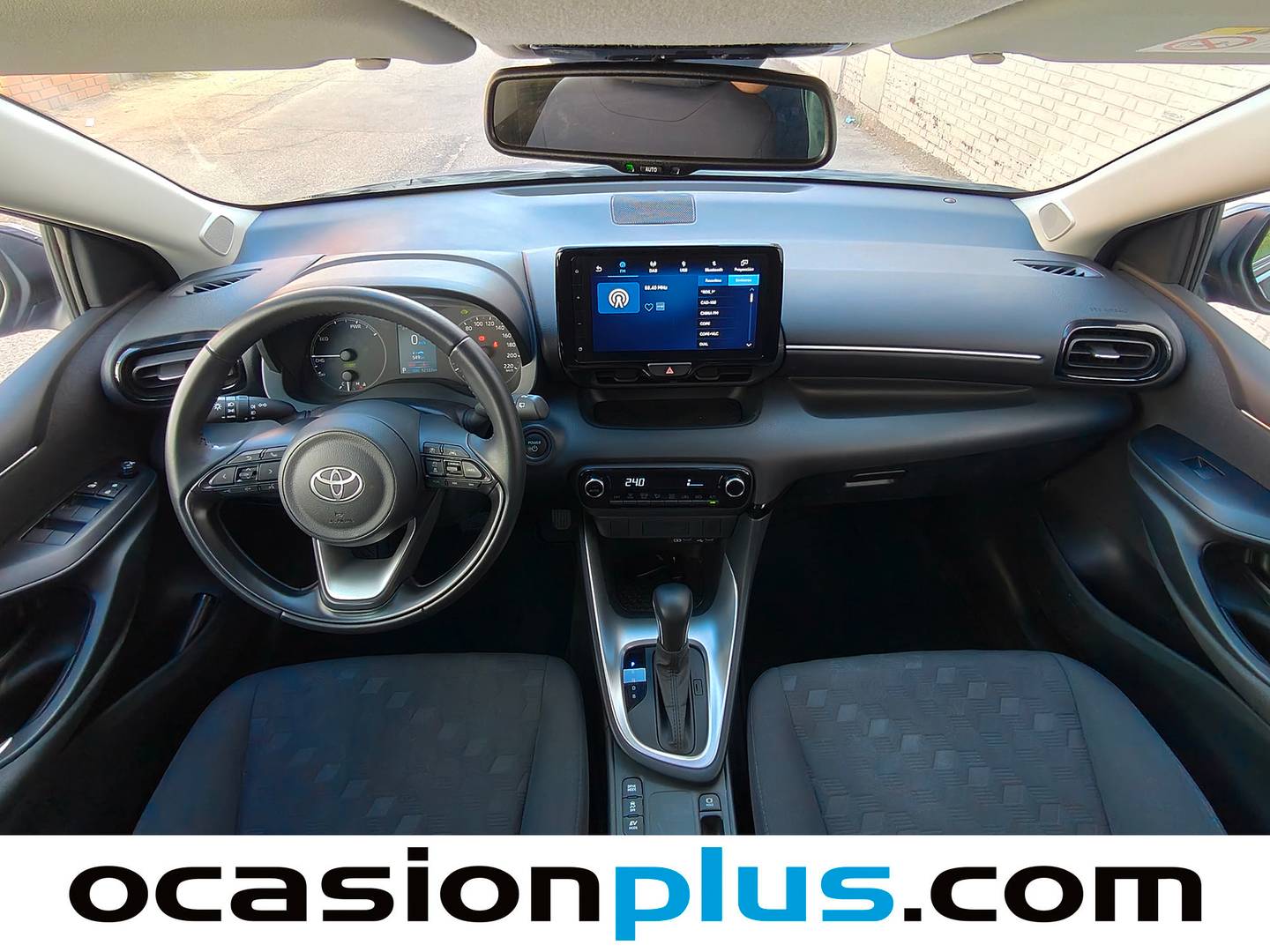 Foto asientos delanteros Toyota Yaris Toyota Yaris 120H Active Plus (116 CV)