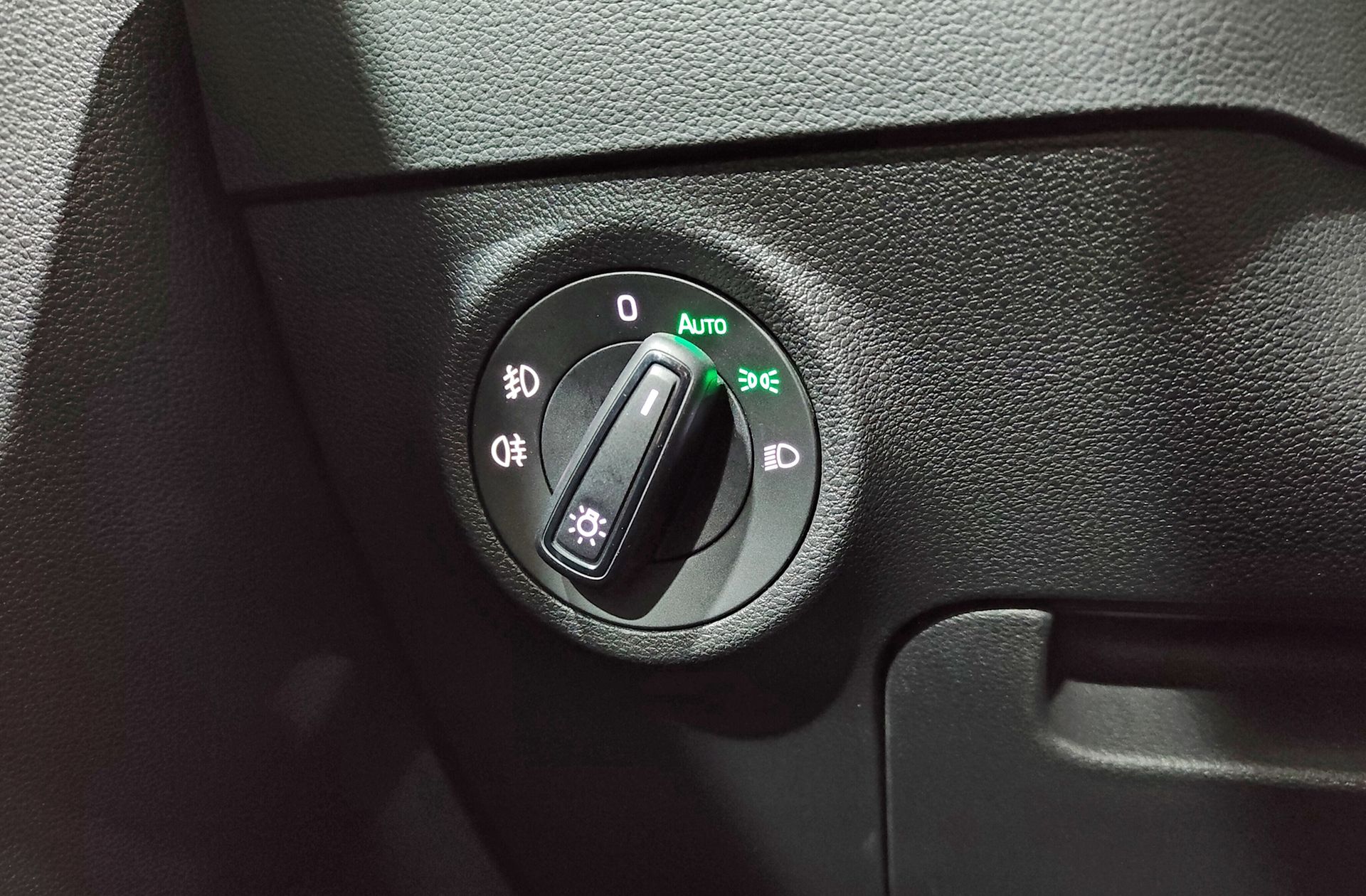 Škoda Karoq 1.6 TDI Ambition - foto 26