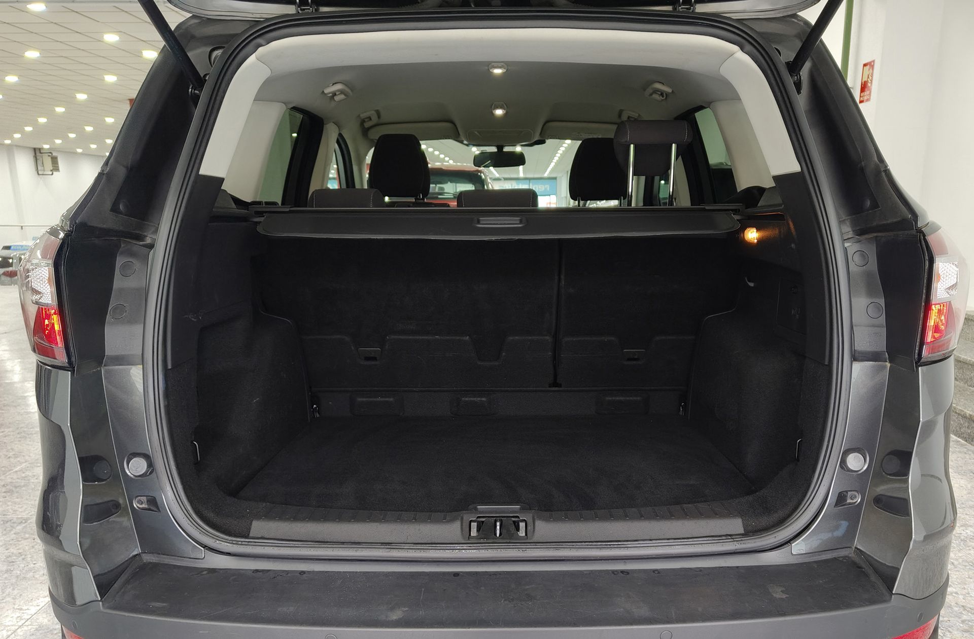 Ford Kuga 2.0 TDCi Business 4x2 - foto 15