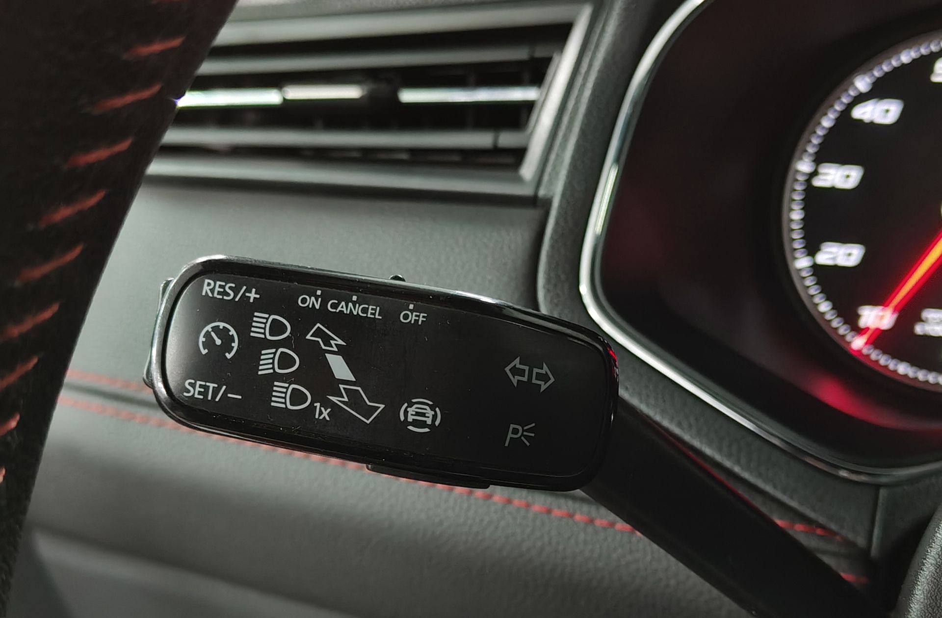 SEAT Arona 1.0 TSI Ecomotive FR Edition - foto 32
