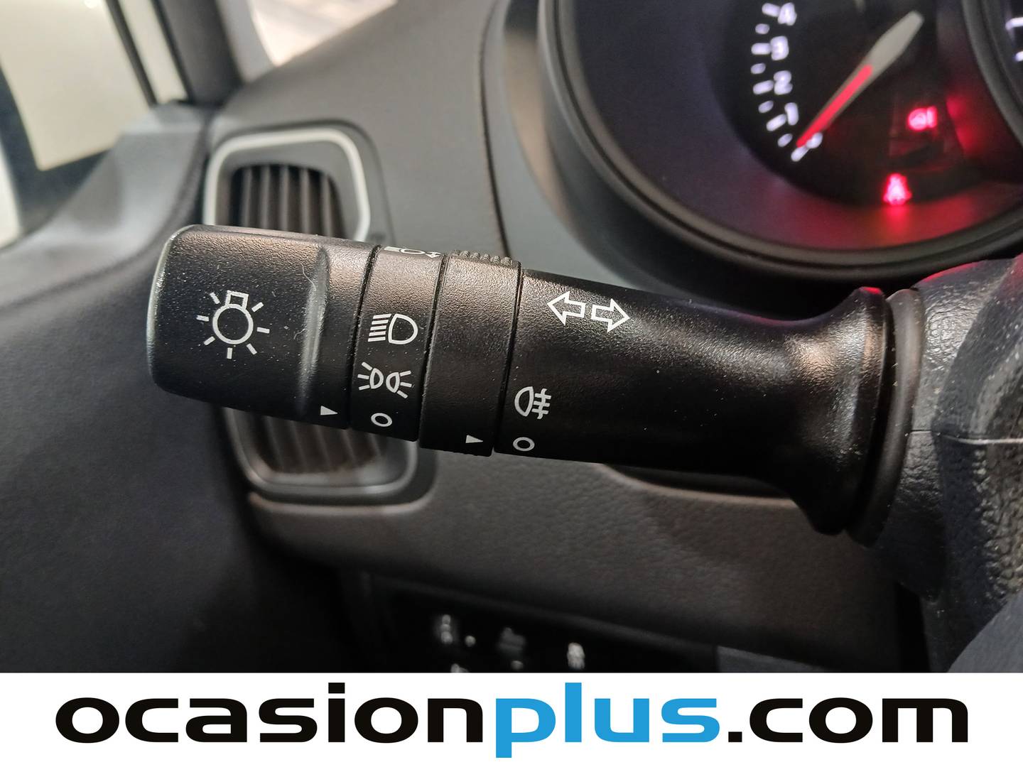 Extras y acabados del KIA Rio KIA Rio 1.2 CVVT Tech (84 CV)