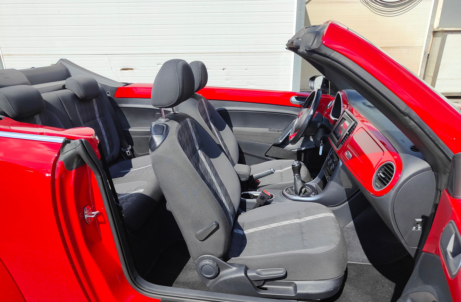 Volkswagen Beetle Cabrio Design 2.0 TDI BMT - foto 15