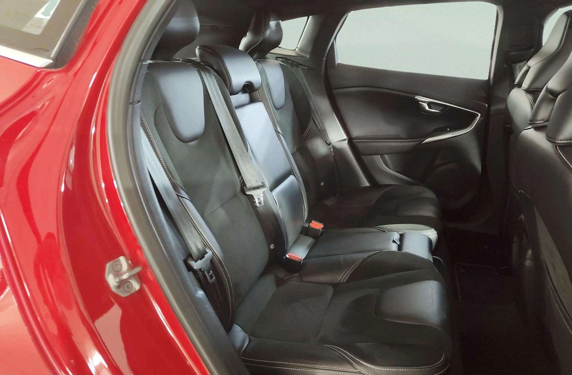 Volvo V40 D3 R-Design Momentum - foto 18