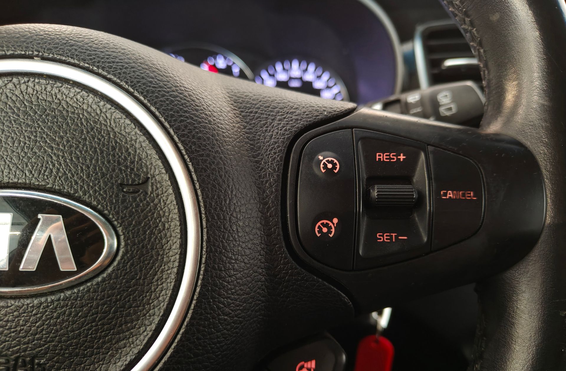 Kia Carens 1.7 CRDi VGT Uefa Euro2016 Eco-Dynamics - foto 22