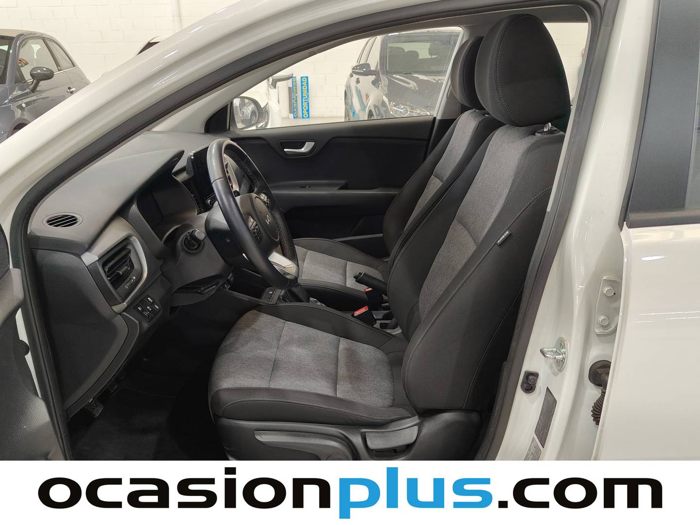 Foto asientos delanteros KIA Stonic KIA Stonic 1.0 T-GDi MHEV MT Concept (100 CV)
