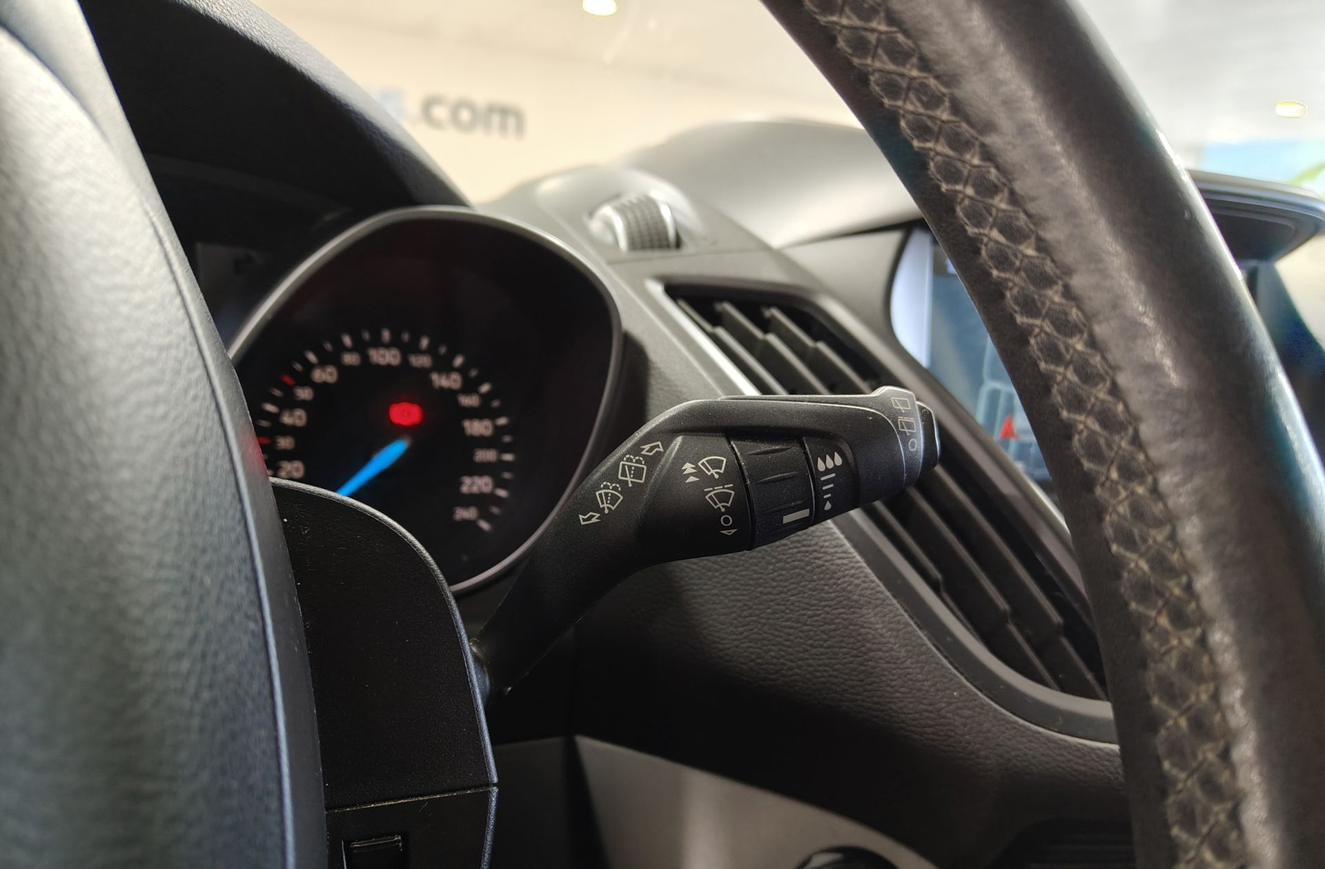 Ford Kuga 1.5 TDCi Titanium 4x2 - foto 25