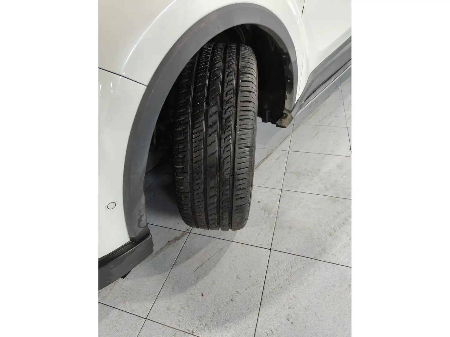 Foto Toyota C-HR Toyota C-HR 1.8 125H Advance (122 CV)