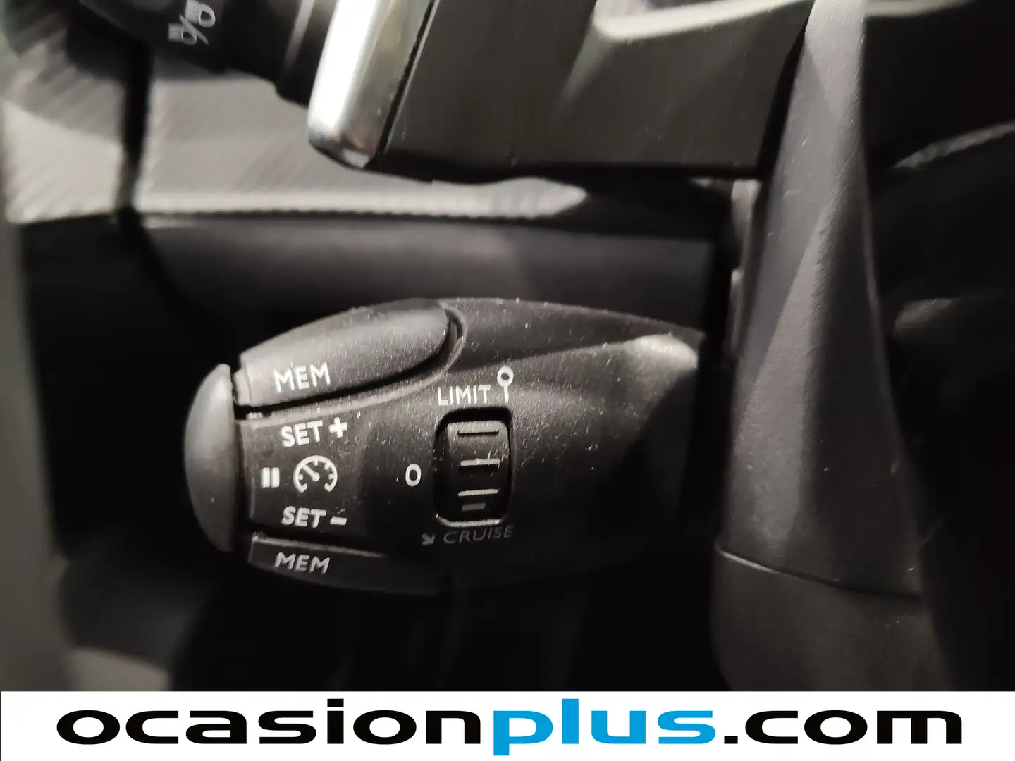 Foto Peugeot 2008 Peugeot 2008 PureTech 130 S&S Allure Pack EAT8 (130 CV)