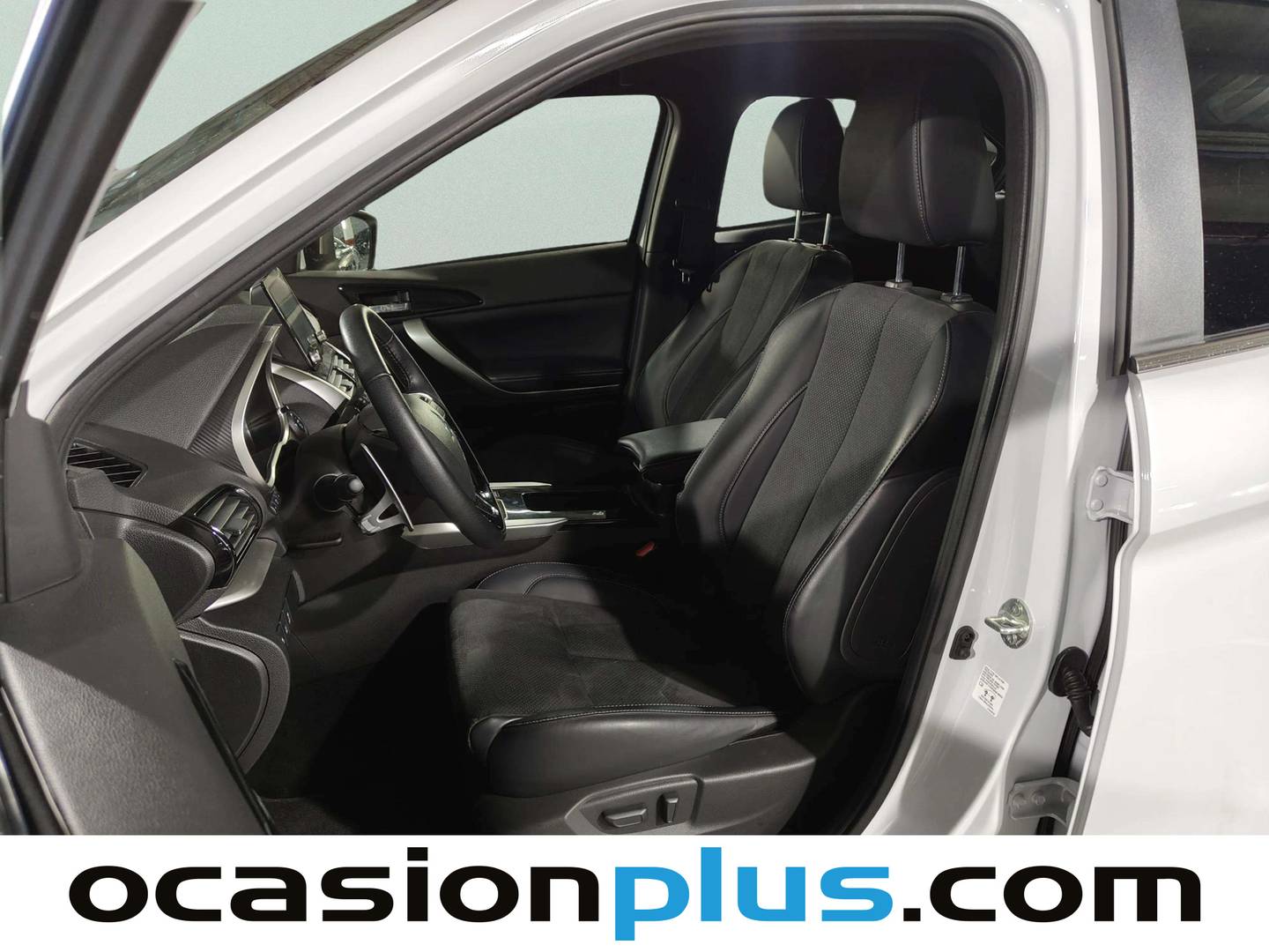 Foto asientos delanteros Mitsubishi Eclipse Cross Mitsubishi Eclipse Cross 2.4 PHEV Kaiteki 4WD Auto (188 CV)
