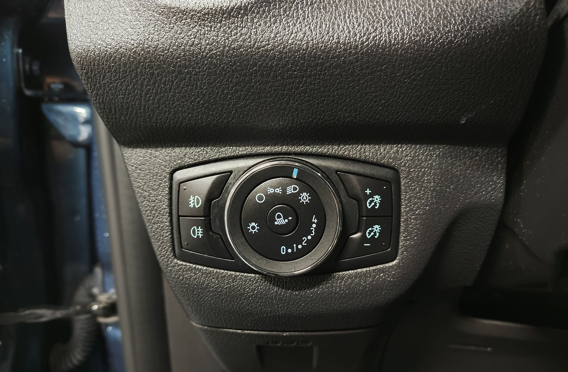 Ford Tourneo Courier 1.5 TDCi Titanium - foto 10