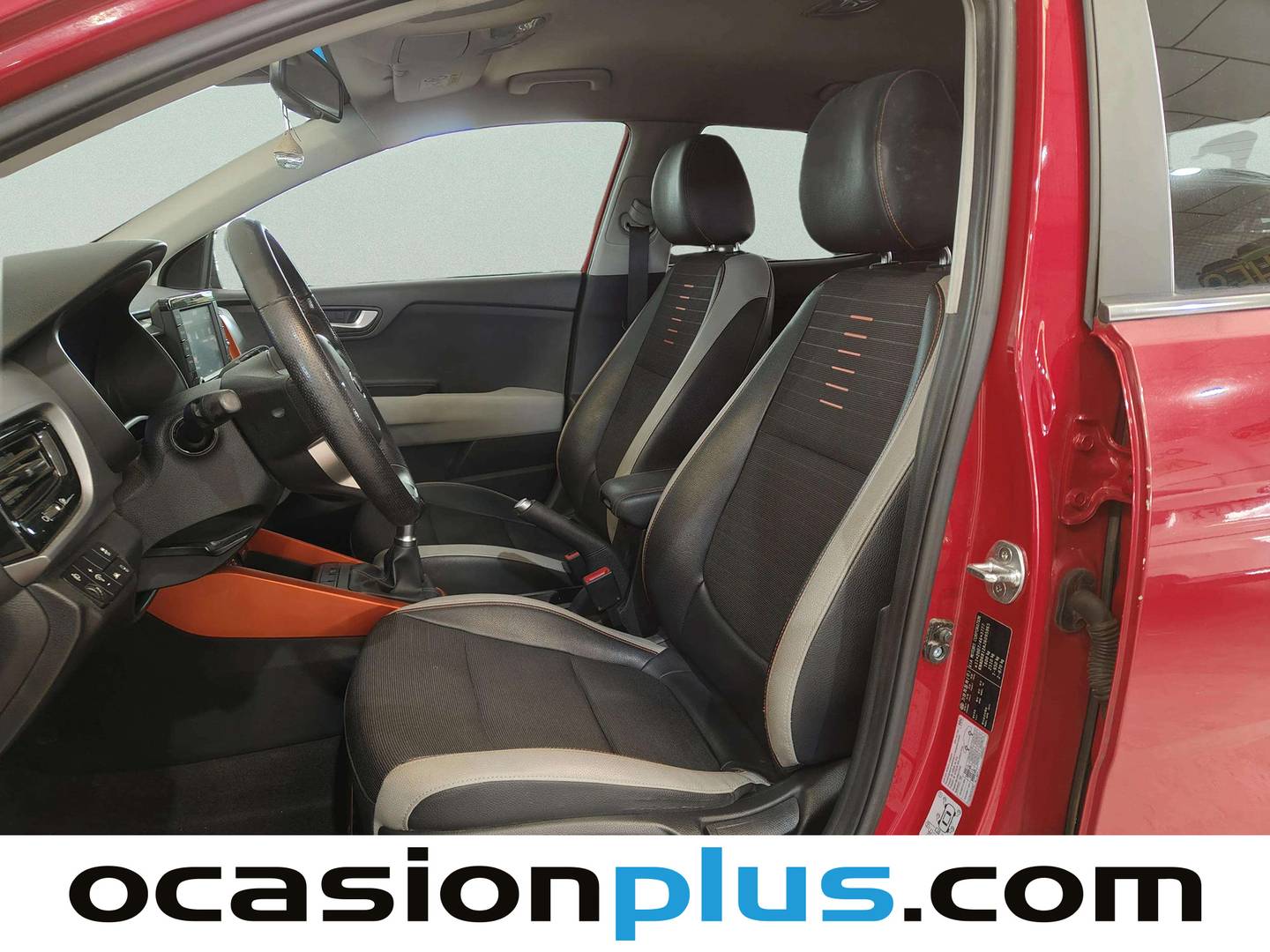 Foto asientos delanteros KIA Stonic KIA Stonic 1.2 CVVT Tech Eco-Dynamics (84 CV)