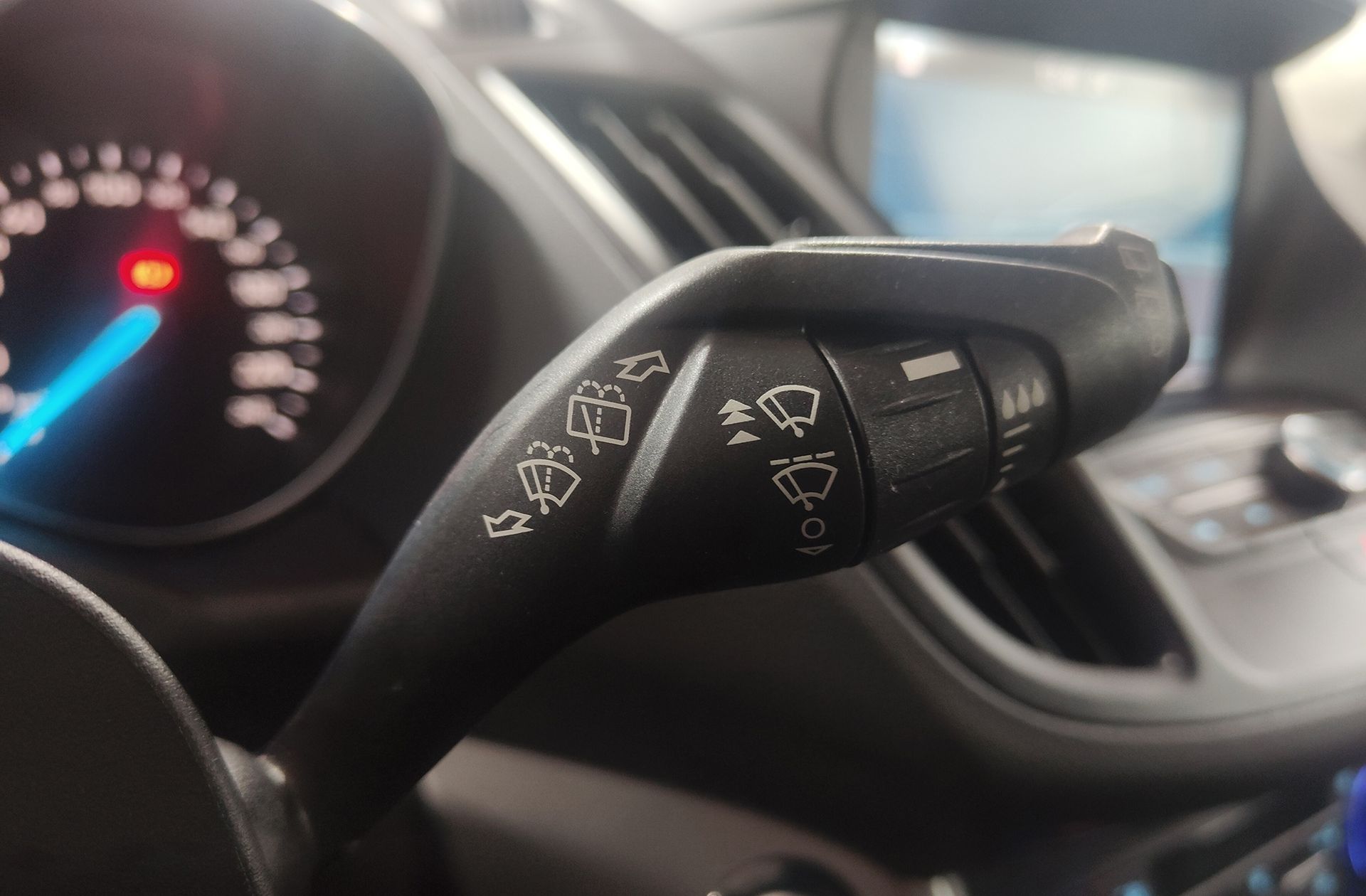 Ford Kuga 1.5 EcoBoost Trend+ 4x2 - foto 30