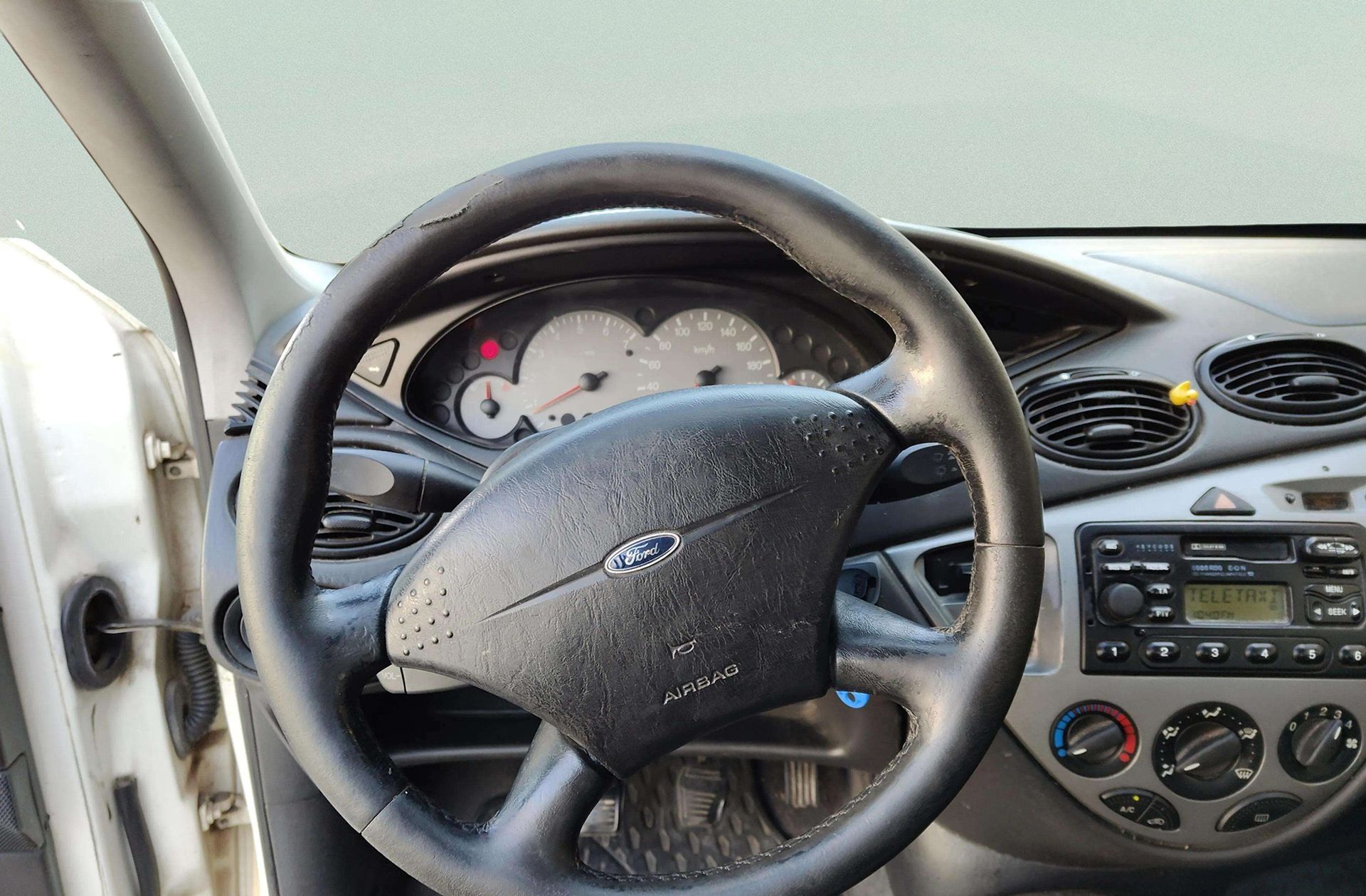 Ford Focus 1.6 Trend - foto 17