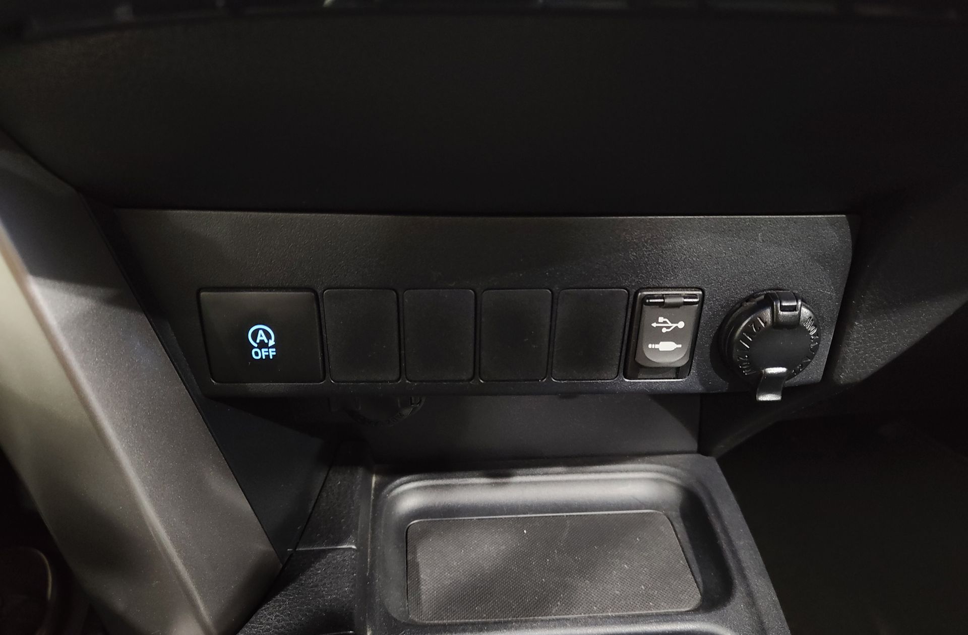 Toyota RAV4 150D 2WD Advance - foto 33