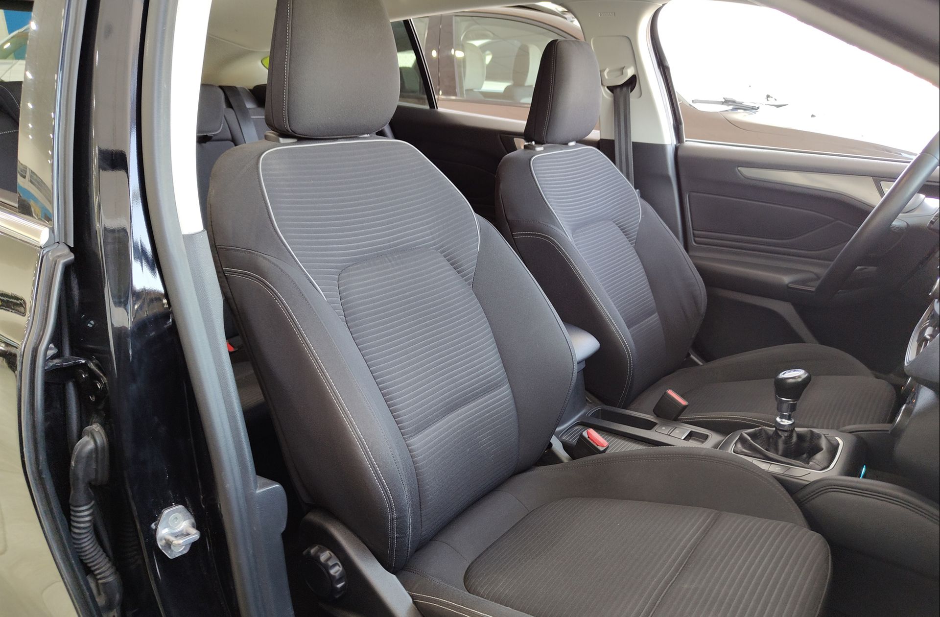 Ford Focus 1.0 EcoBoost Titanium - foto 20