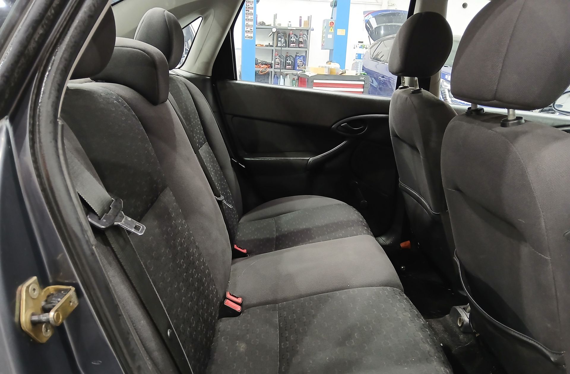 Ford Focus 1.6 Sedan Ghia - foto 14