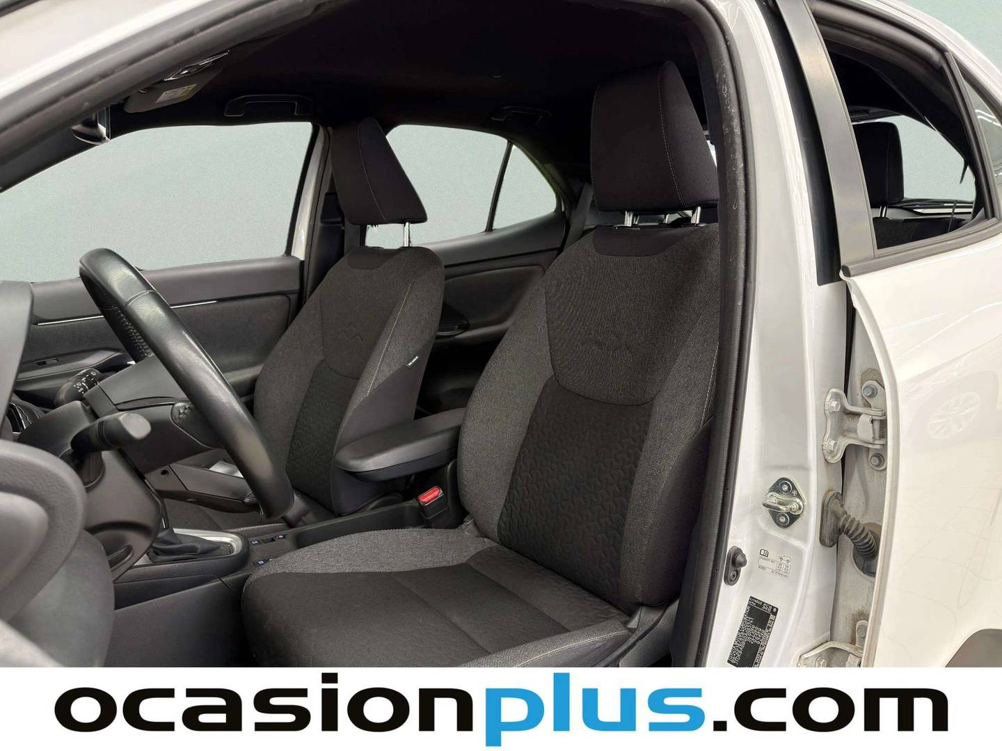 Foto asientos delanteros Toyota Yaris Cross Toyota Yaris Cross 120H Active Tech (116 CV)