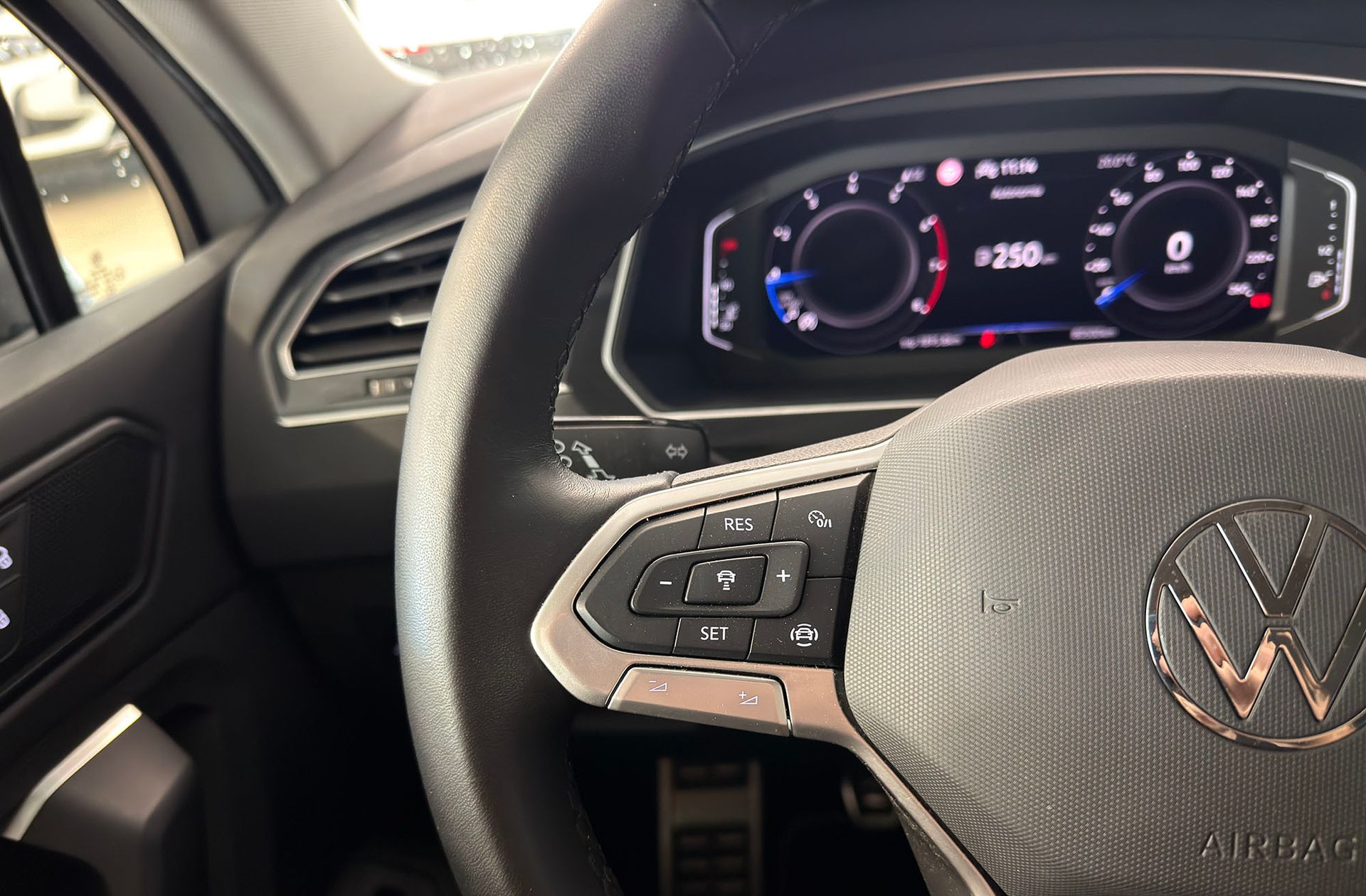 Volkswagen Tiguan Urban Sport 1.5 TSI - foto 28