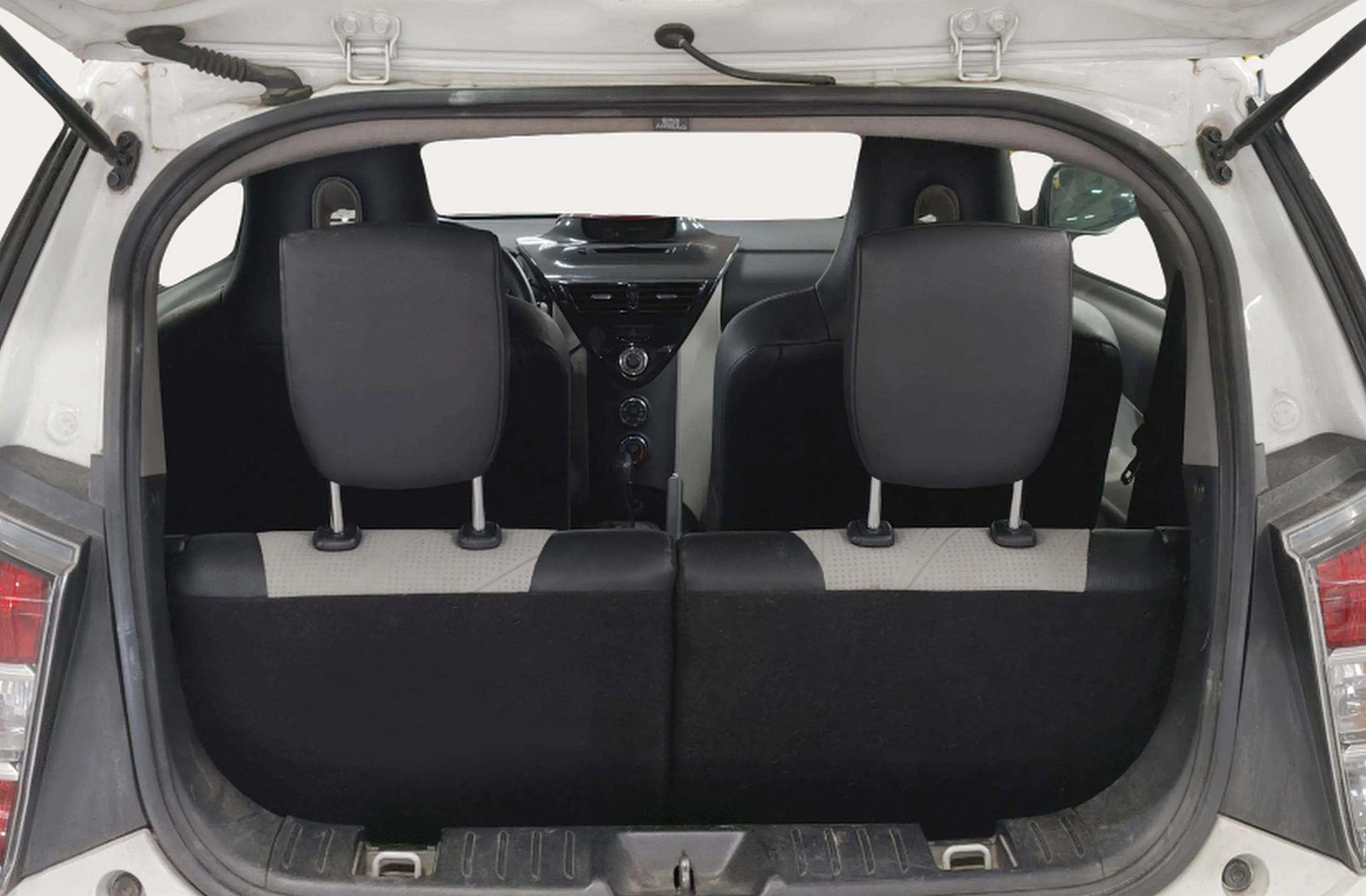 Toyota iQ 1.33 VVT-i MultiDrive S - foto 14